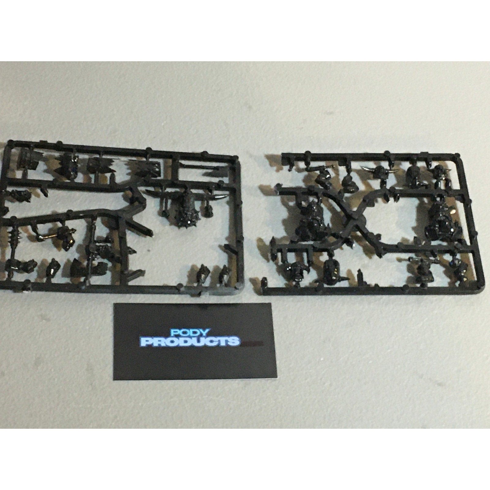 A33617 WARHAMMER FANTASY ORCS & GOBLINS BITS LOT ON SPRUE BLACK ORC GW