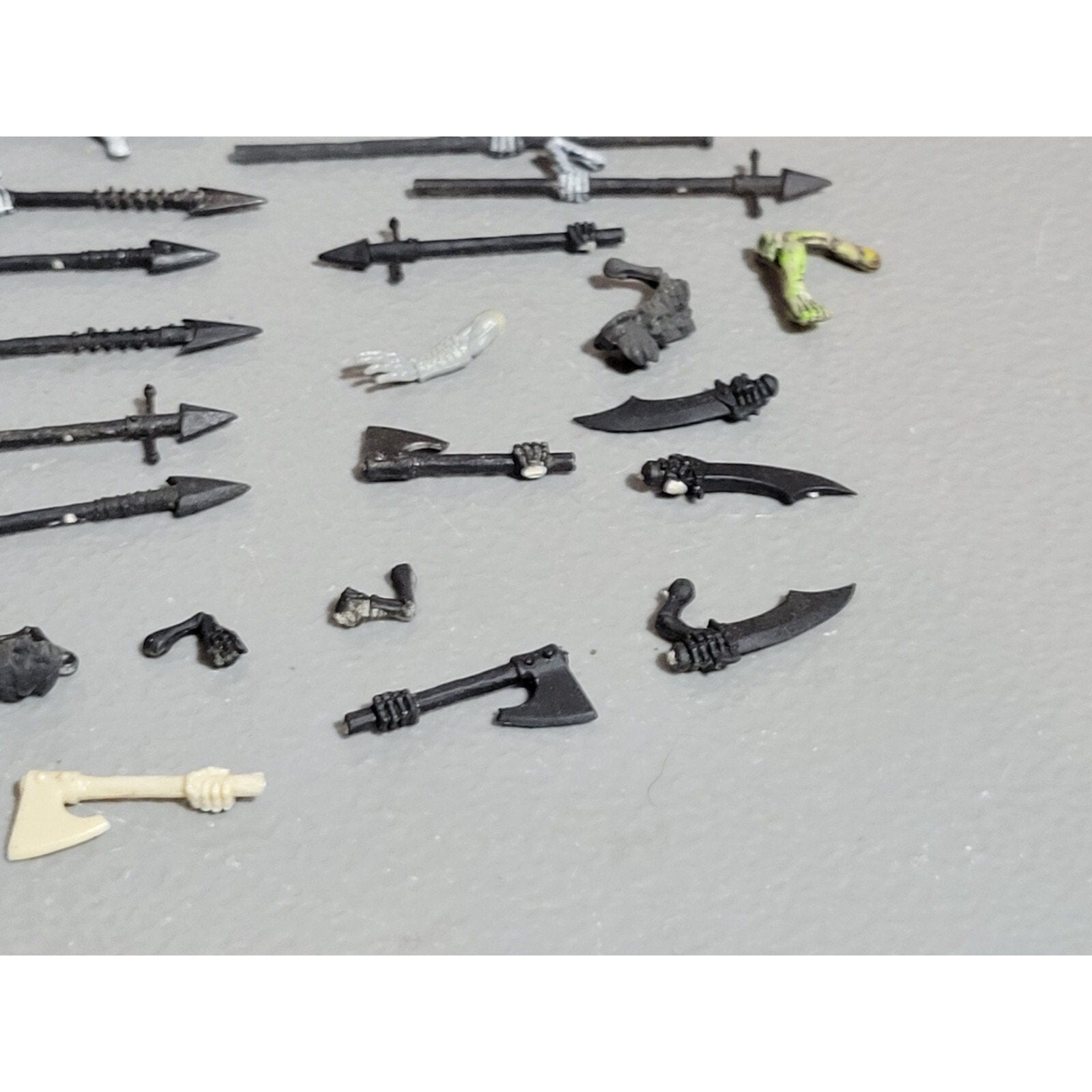 A18901 WARHAMMER FANTASY BITS LOT EMPIRE UNDEAD ARMS SPEARS SWORDS