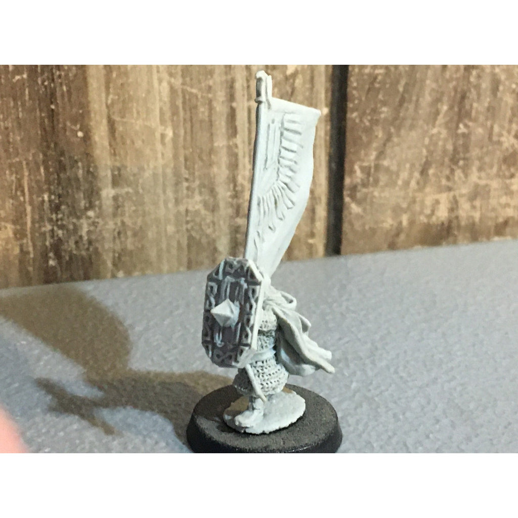 A30027 LOTR LORD OF THE RINGS GAMES WORKSHOP DWARF HERALD BANNER BEARER FINECAST