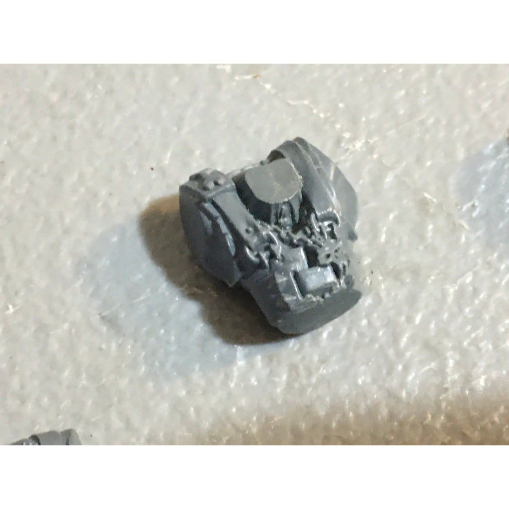 A33561 WARHAMMER 40K SPACE ORKS BITS LOT TORSO CHEST LEGS GW GAMES WORKSHOP