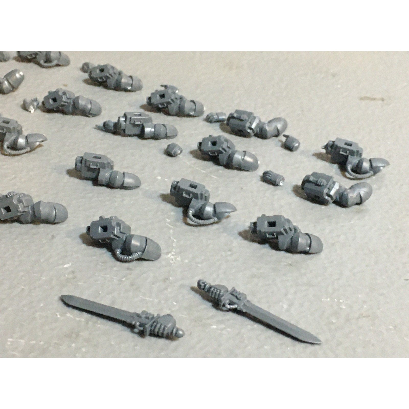 A29906 WARHAMMER 40K GREY KNIGHTS BITS LOT STRIKE ARMS STORM BOLTER SWORD CANNON