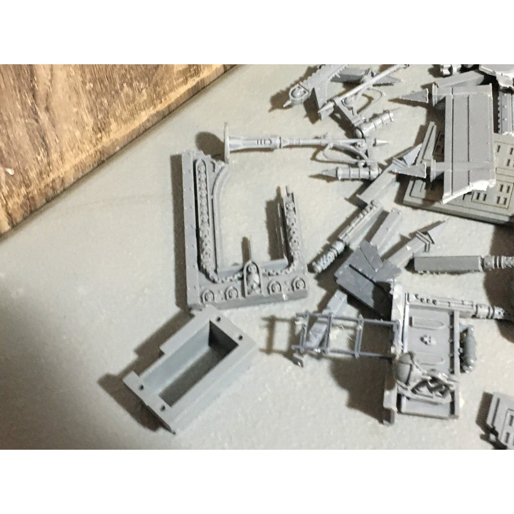 A20099 WARHAMMER 40K NECROMUNDA BITS LOT WALLS LIGHTS GAMES WORKSHOP