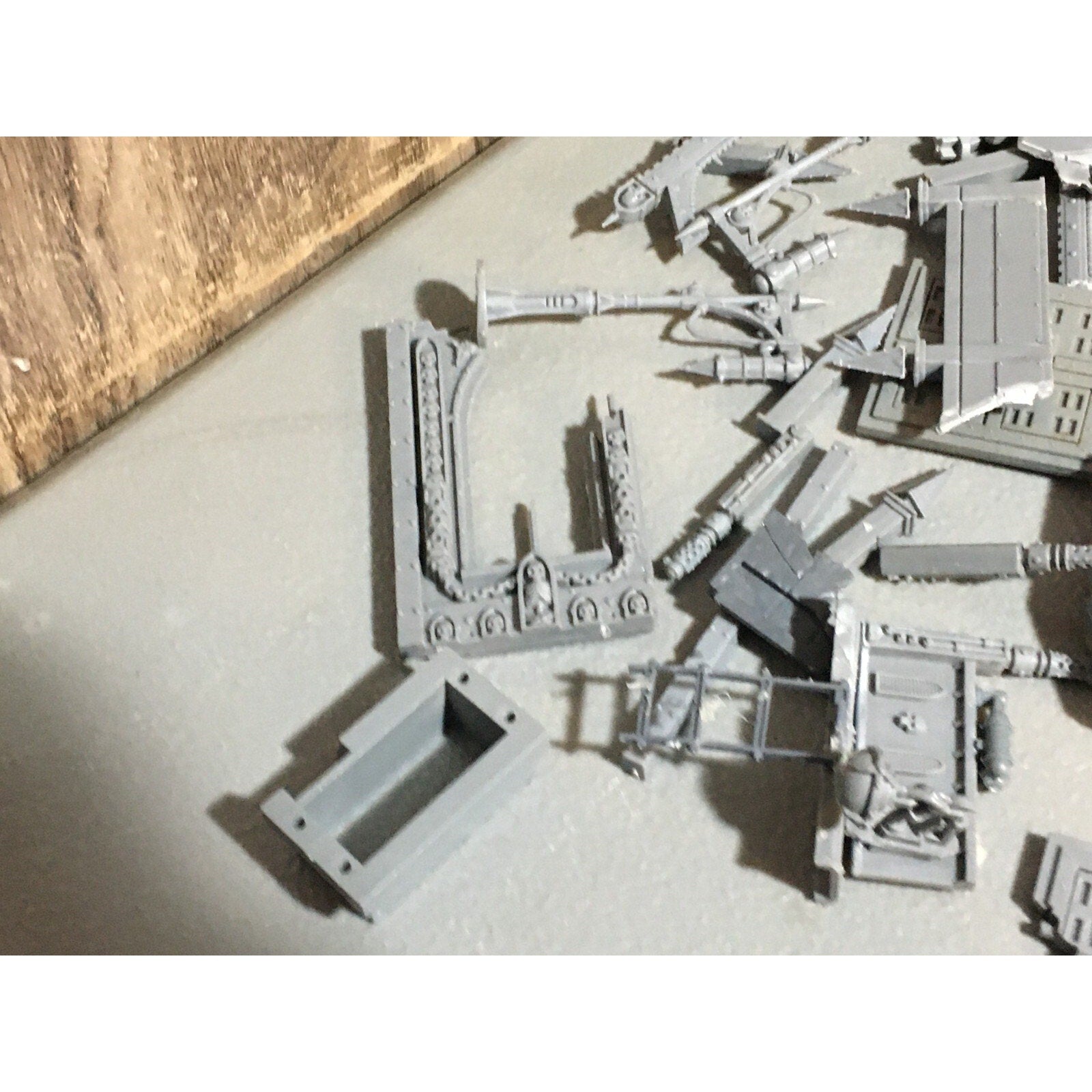 A20099 WARHAMMER 40K NECROMUNDA BITS LOT WALLS LIGHTS GAMES WORKSHOP