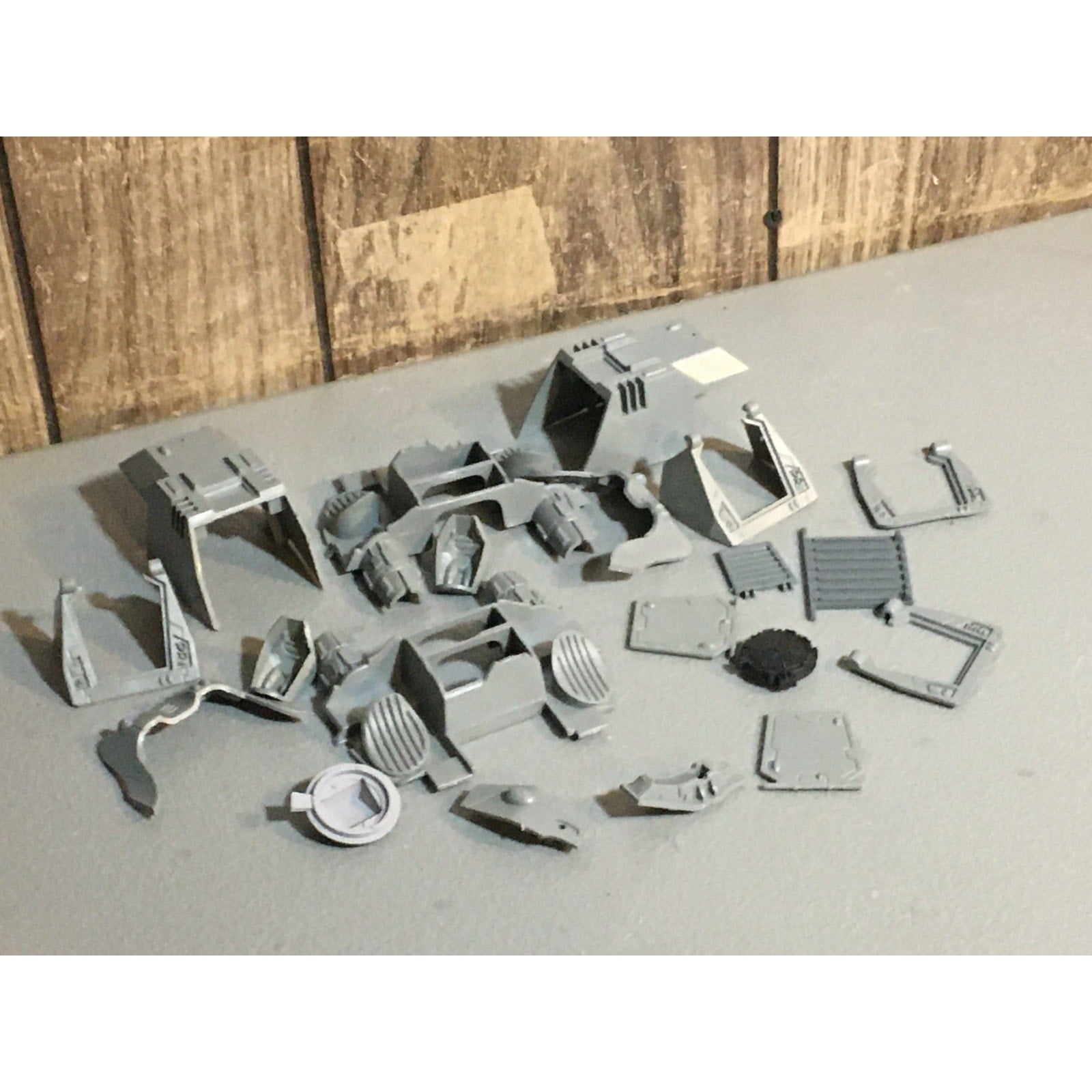 A24887 WARHAMMER 40K TANK BITS LOT ELDAR SPACE MARINES GW
