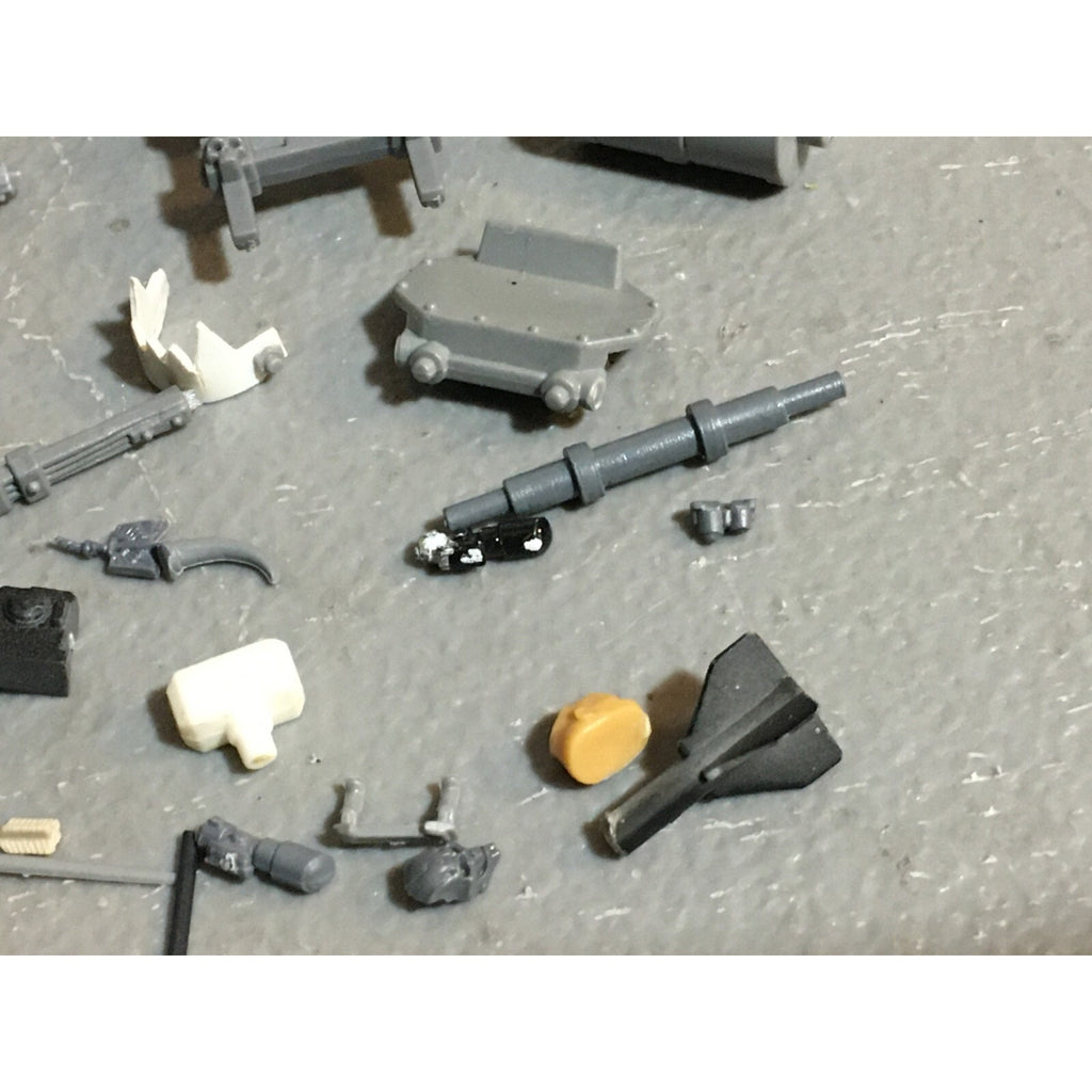 A23493 WARHAMMER FANTASY 40K BITS LOT MIXED RANDOM GAMES WORKSHOP GW