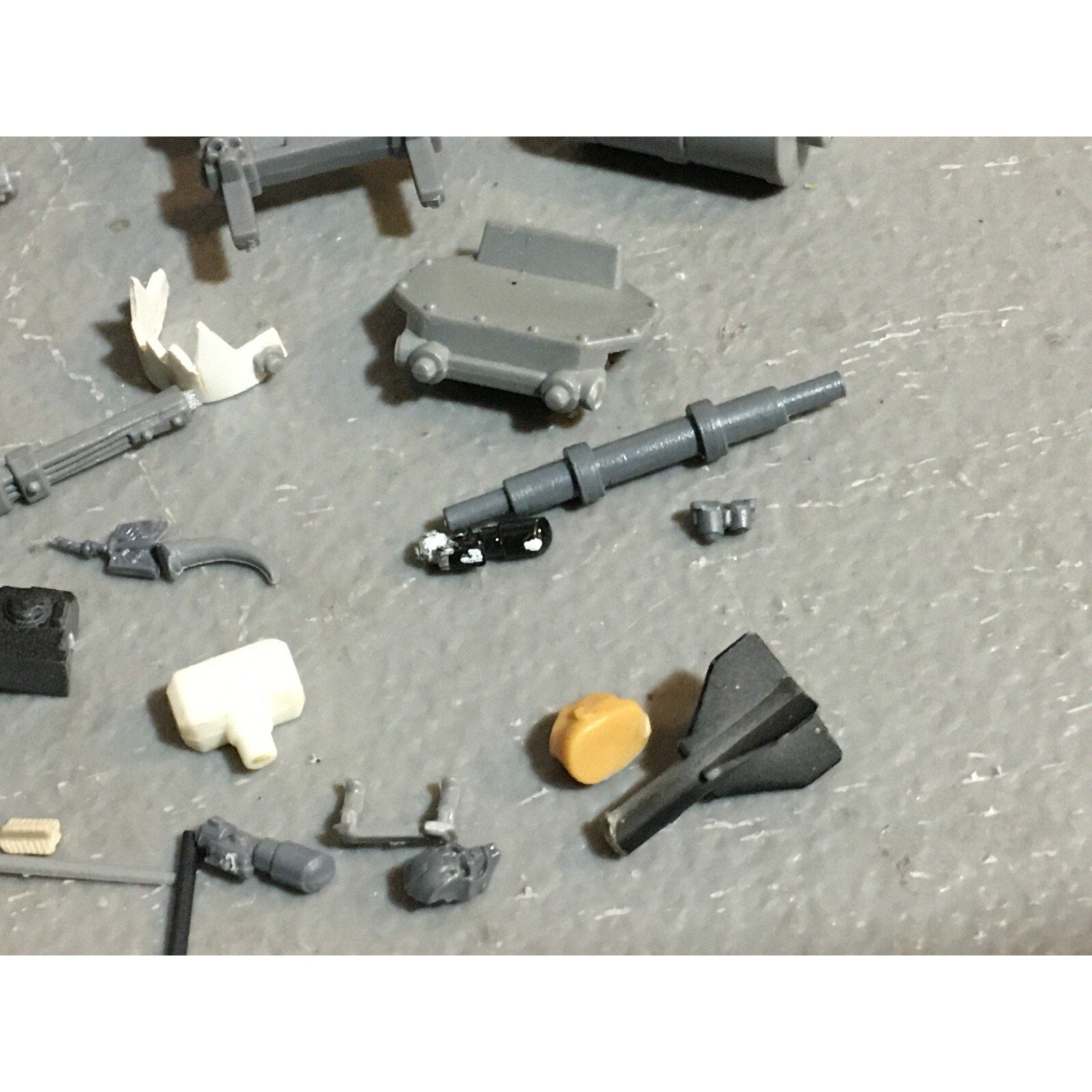 A23493 WARHAMMER FANTASY 40K BITS LOT MIXED RANDOM GAMES WORKSHOP GW