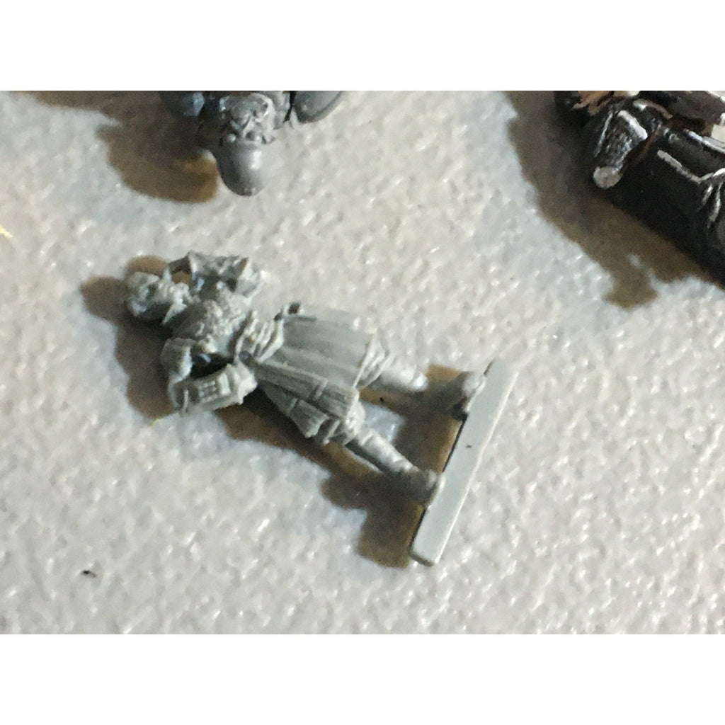 A32535 UNKNOWN MINIATURES PLASTIC INCOMPLETE WARRIOR SOLDIER