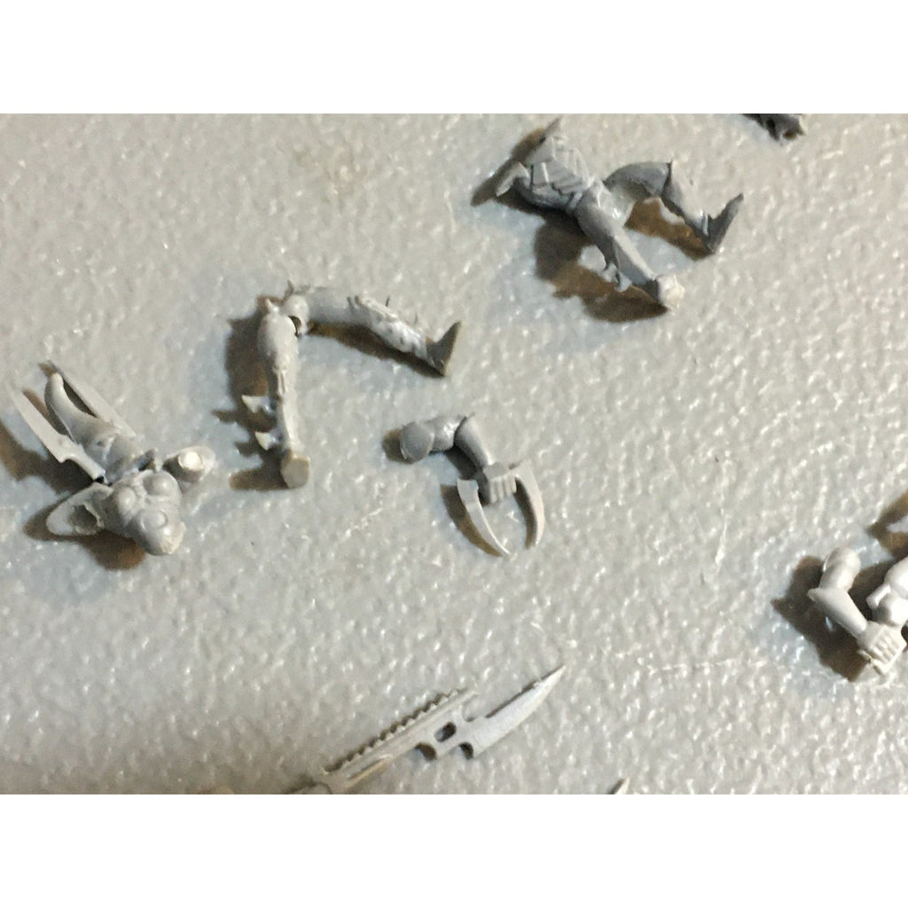 A27444 WARHAMMER 40K DARK ELDAR BITS LOT ARMS HANDS BLADE GW