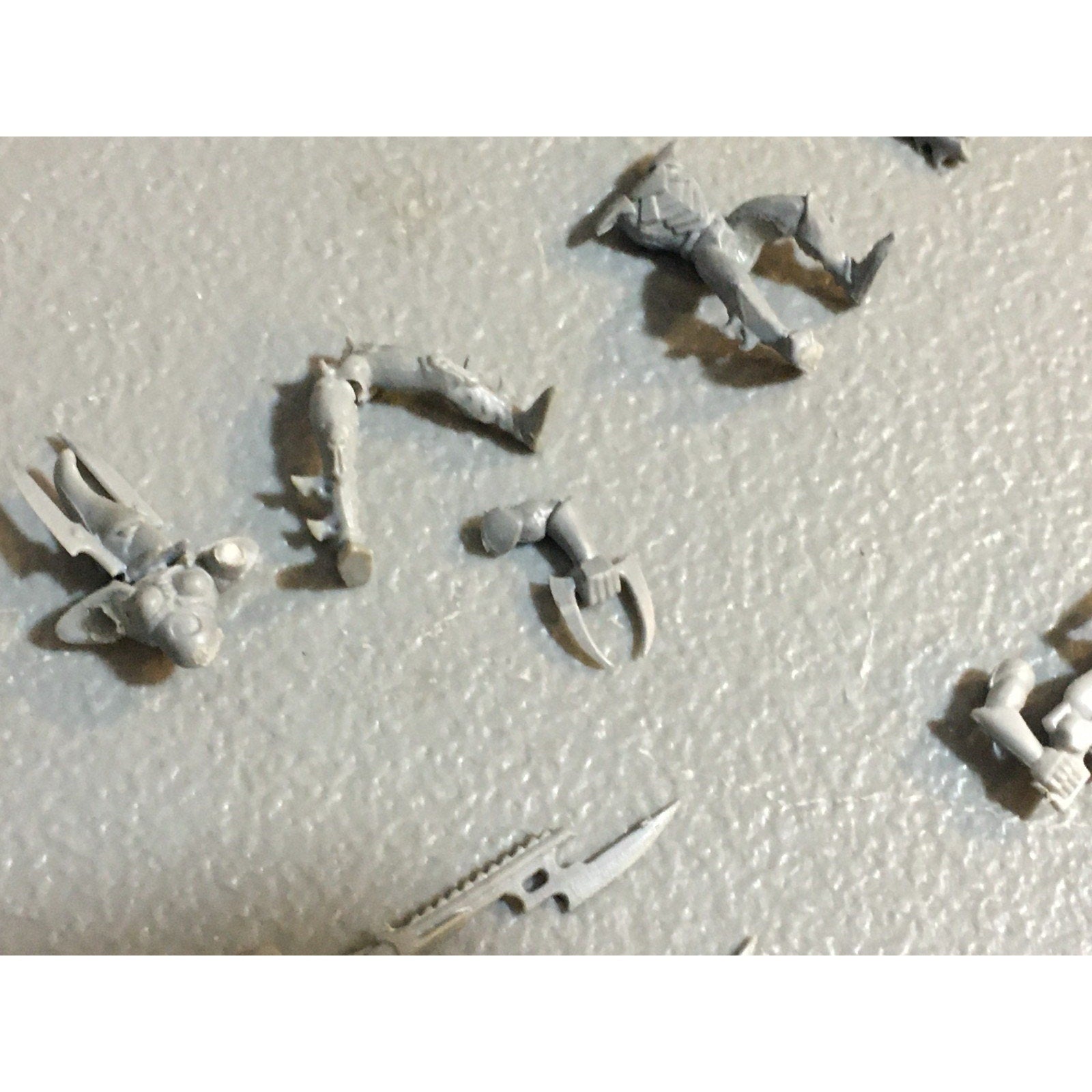 A27444 WARHAMMER 40K DARK ELDAR BITS LOT ARMS HANDS BLADE GW