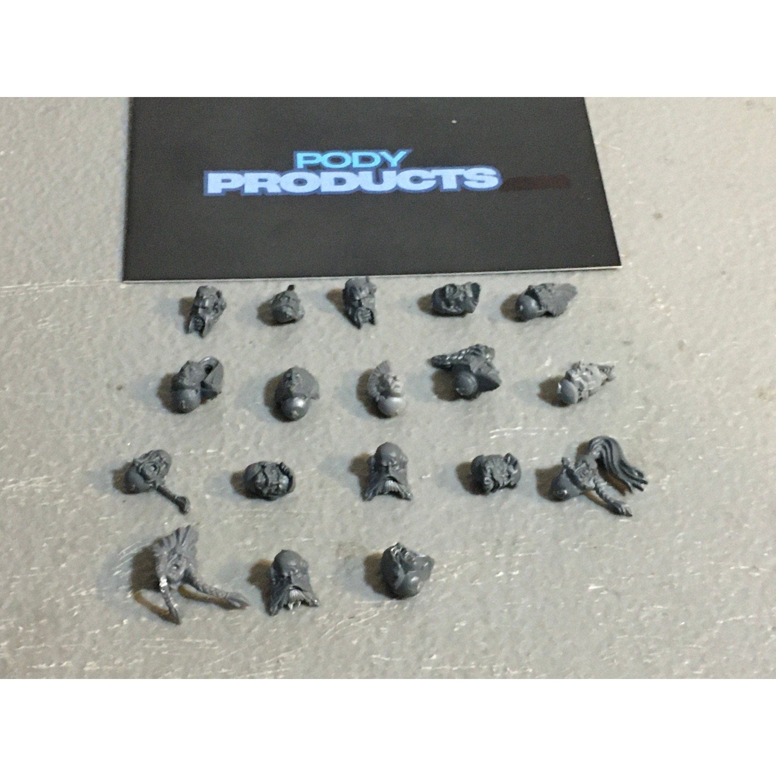 A33576 WARHAMMER 40K SPACE MARINES WOLVES BITS LOT HEADS GW GAMES WORKSHOP