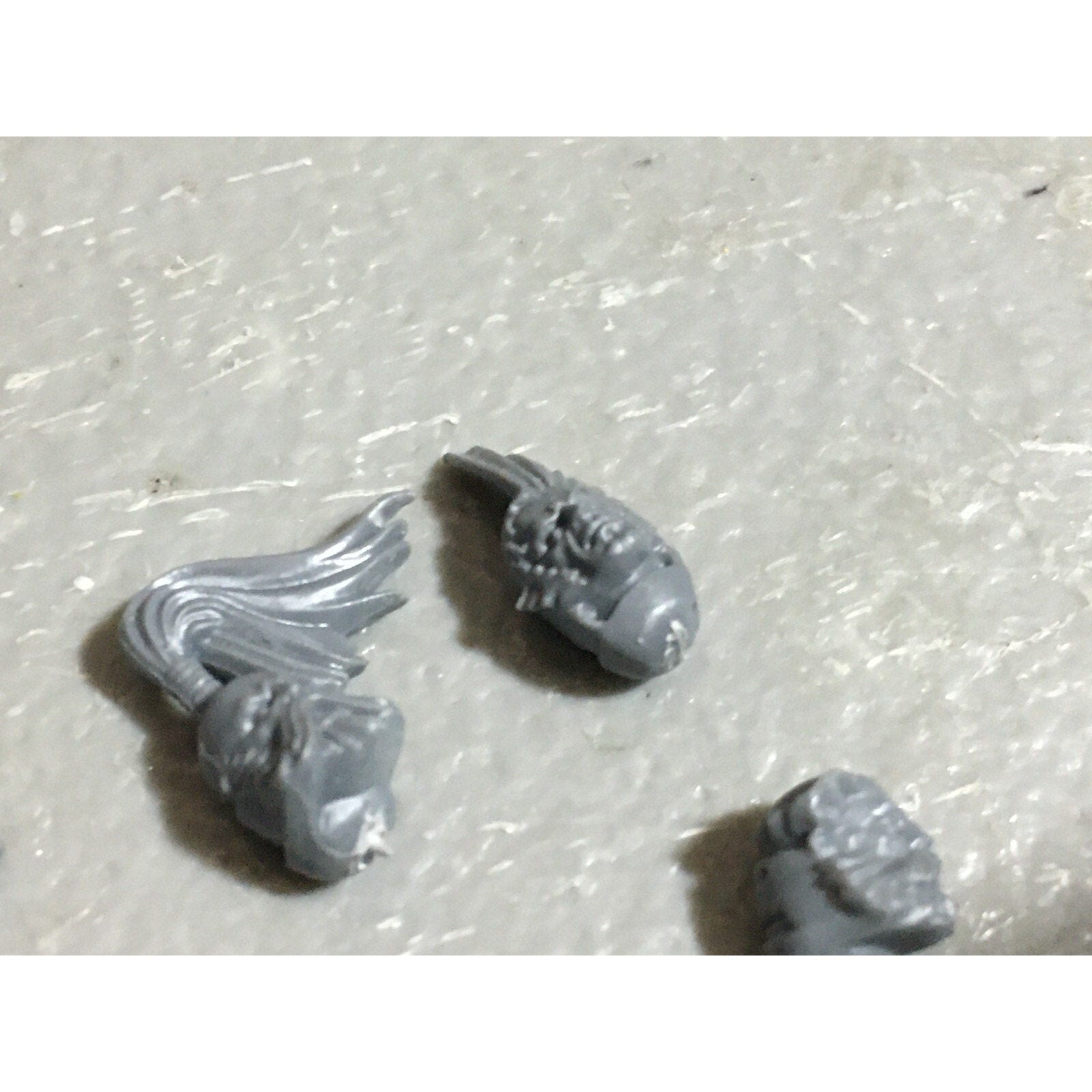 A22546 WARHAMMER 40K SPACE MARINES WOLVES BITS LOT HEADS GAMES WORKSHOP GW