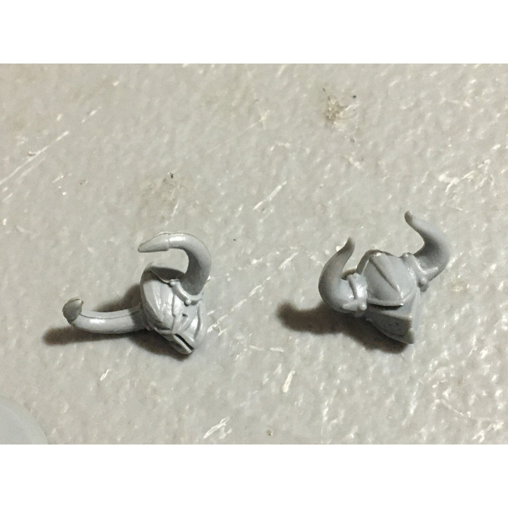 A22716 WARHAMMER FANTASY CHAOS MORTALS WARRIORS BITS LOT OOP ARMS HEADS GW