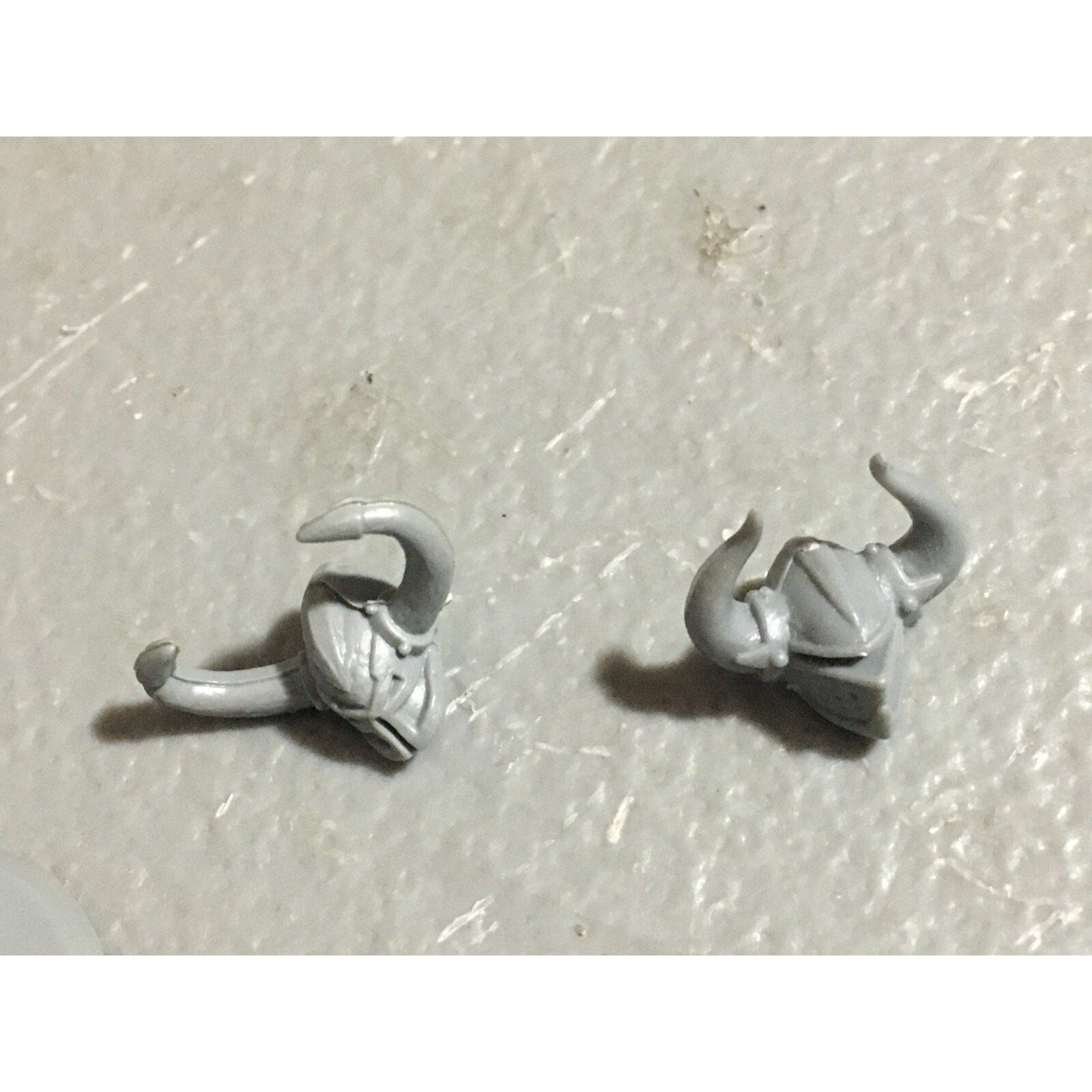 A22716 WARHAMMER FANTASY CHAOS MORTALS WARRIORS BITS LOT OOP ARMS HEADS GW