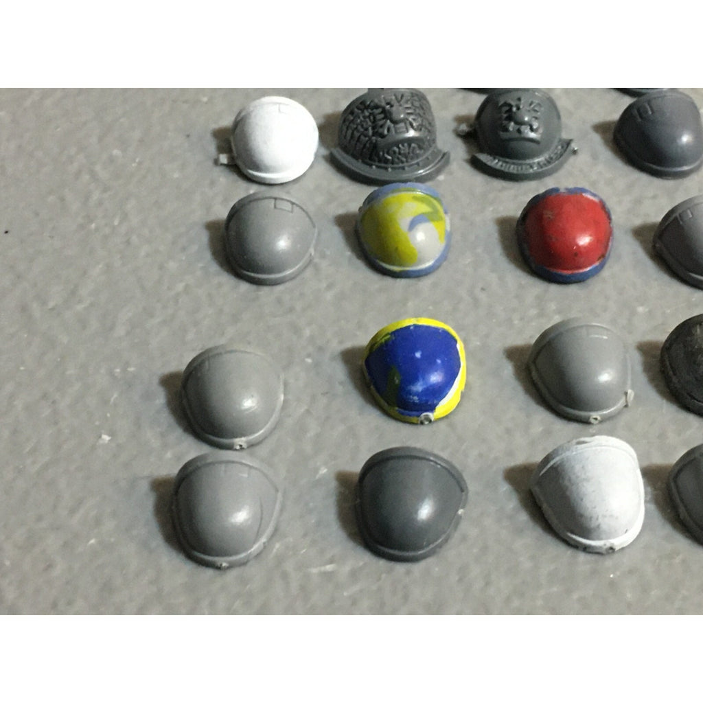 A22982 WARHAMMER 40K SPACE MARINES BITS LOT SHOULDER PADS GW GAMES WORKSHOP