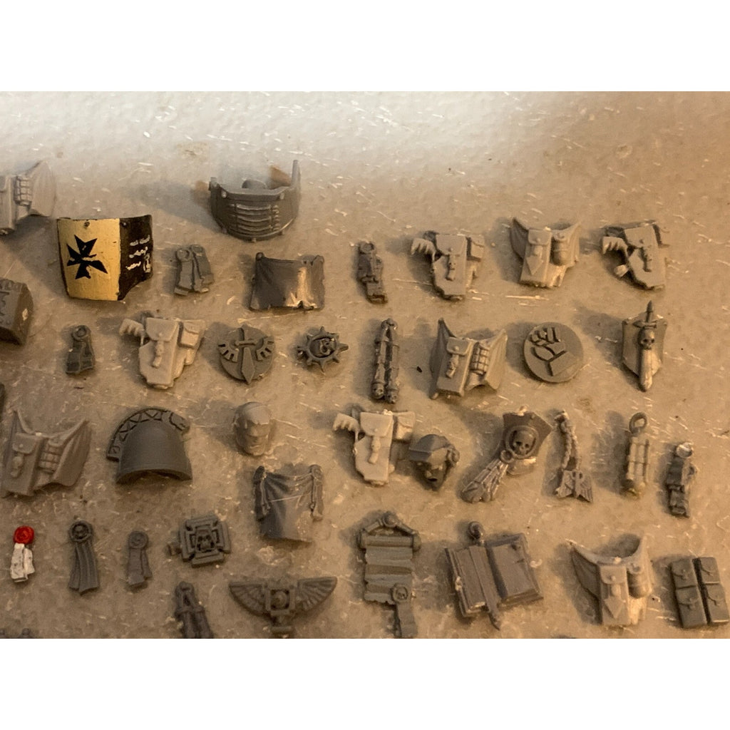 A23319 WARHAMMER 40K SPACE MARINES BITS LOT GUN HOLSTERS HIP ACCESSORIES GW