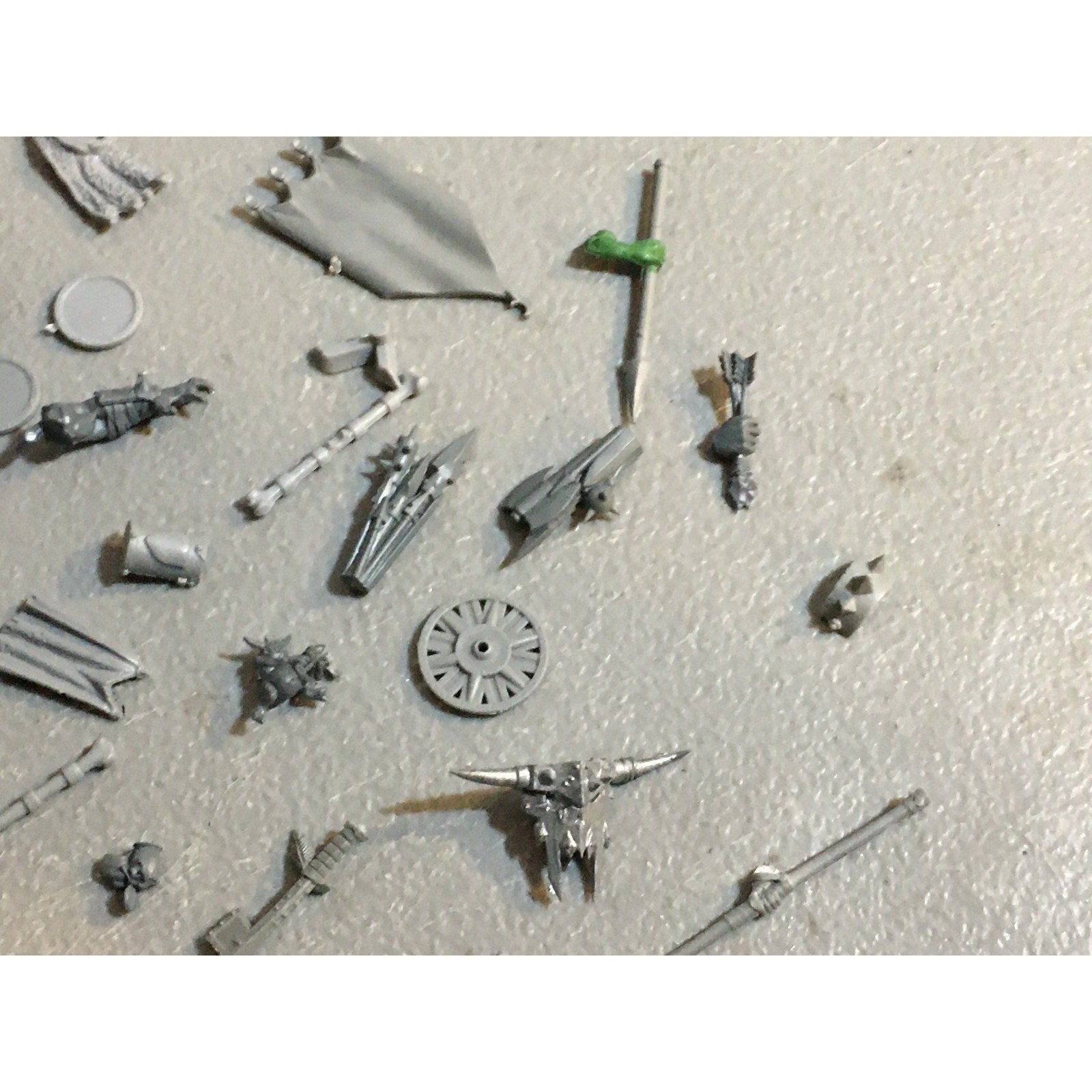A29618 WARHAMMER FANTASY AOS MIXED BITS LOT BANNER SHIELD CLOAK GW