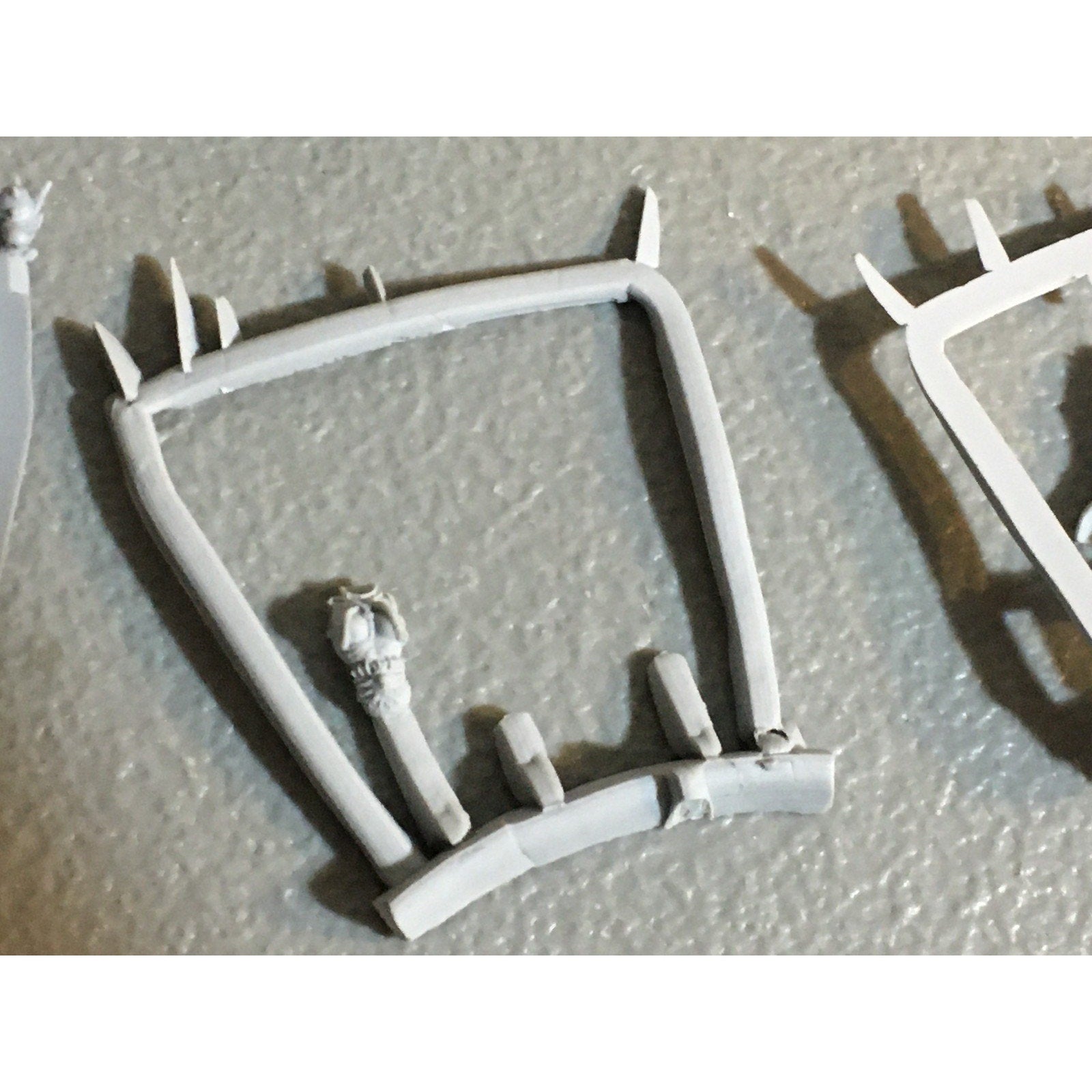 A32521 RAGING HEROES BITS LOT LEGS TORSO GUN ARM ELVES WAR GAMES MINIATURES