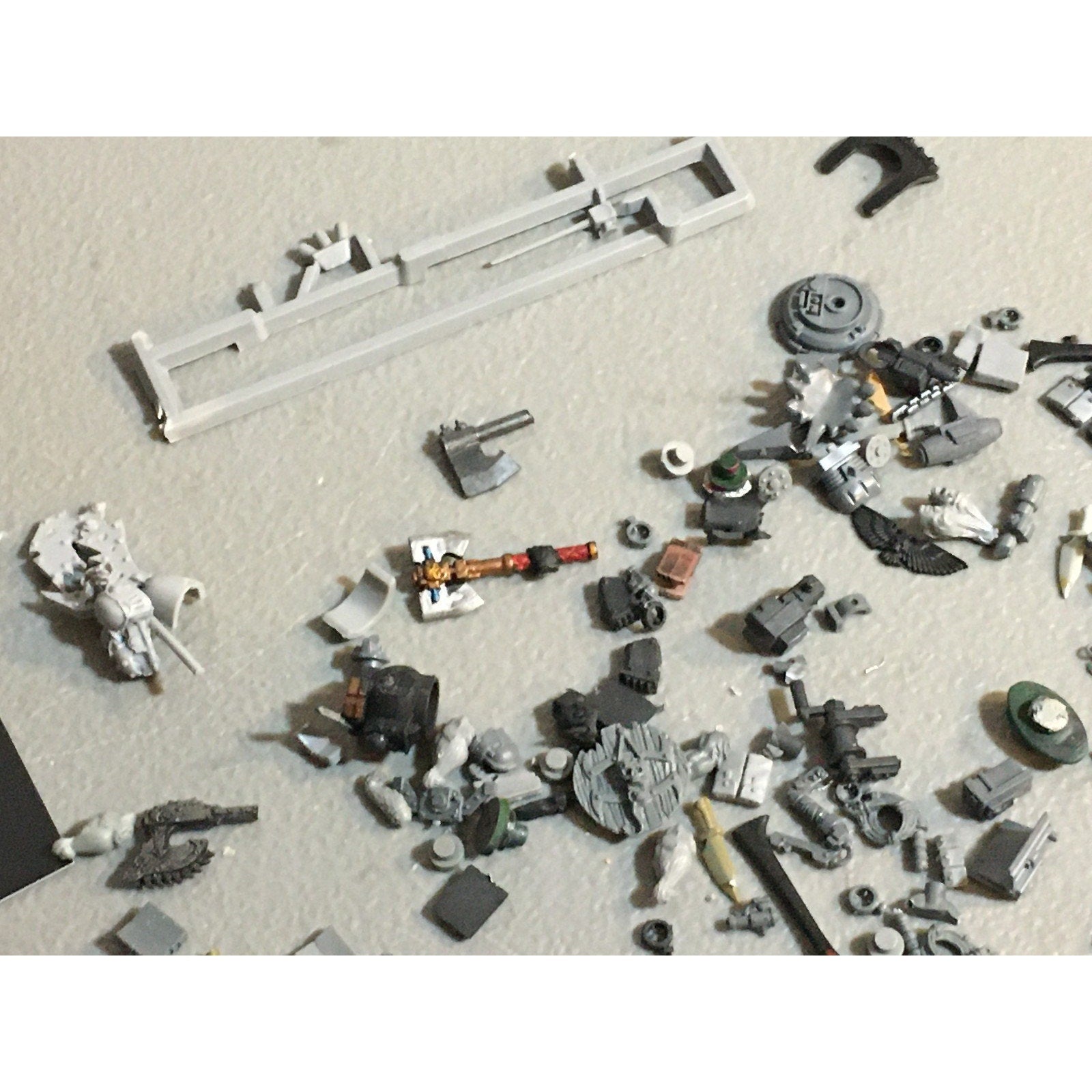 A33600 WARHAMMER FANTASY 40K MIXED BITS LOT SPACE MARINES ORKS CHAOS GW