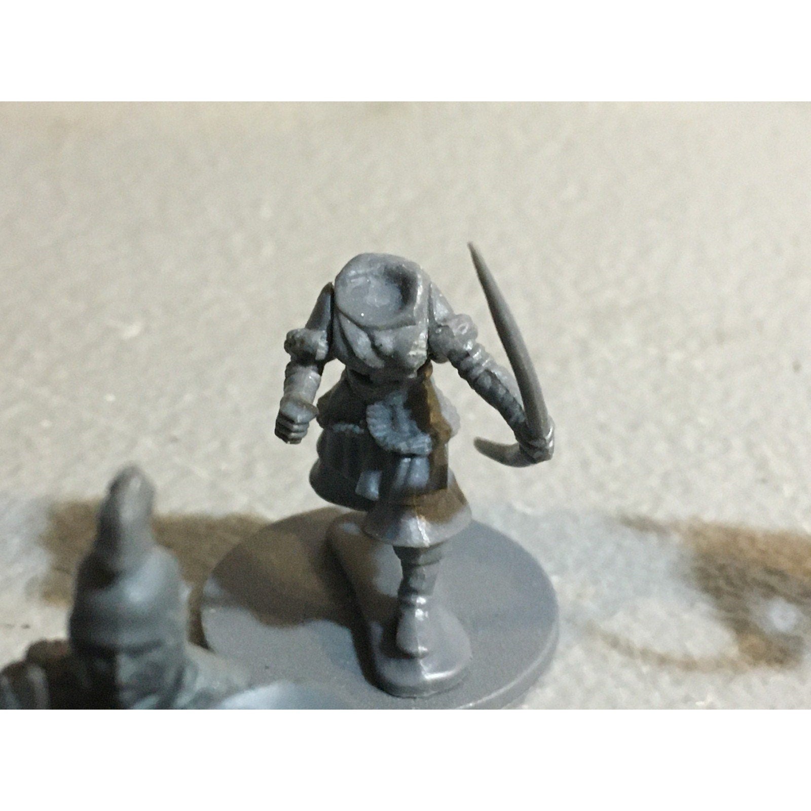 A32550 UNKNOWN MINIATURES PLASTIC INCOMPLETE LOT WARRIOR SOLDIER