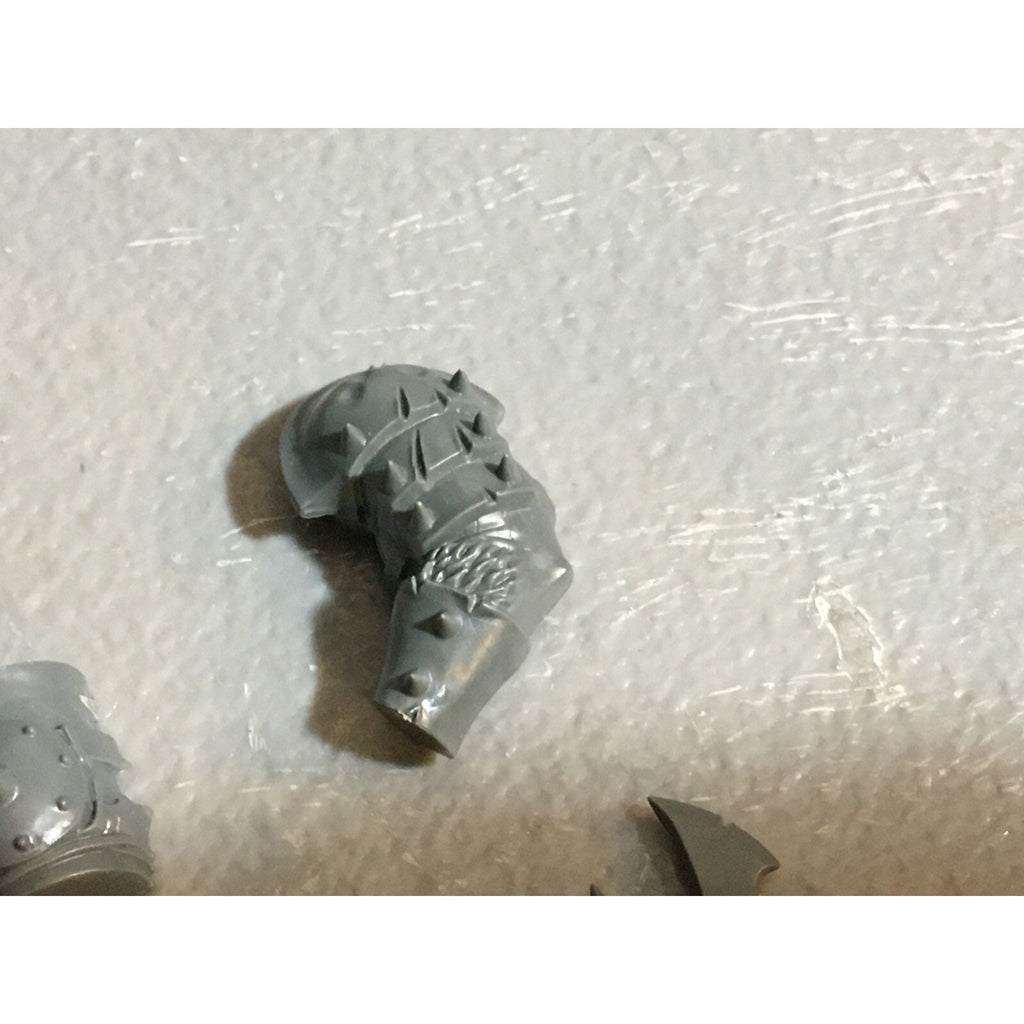 A23170 WARHAMMER FANTASY CHAOS BEASTMEN BITS LOT MINOTAUR MIXD GW GAMES WORKSHOP