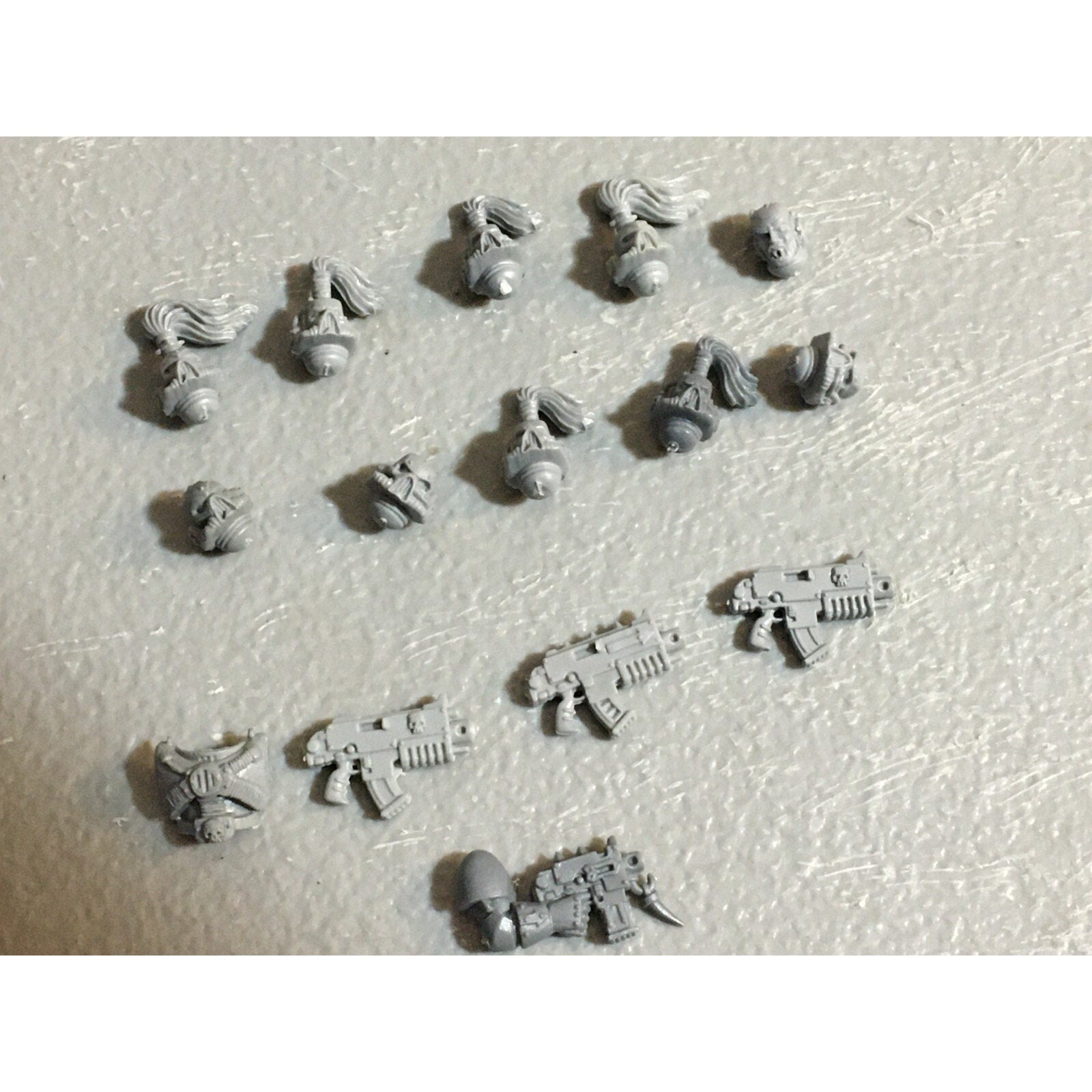 A23093 WARHAMMER 40K CHAOS SPACE MARINES BITS LOT ARMS BOLTERS GAMES WORKSHOP GW