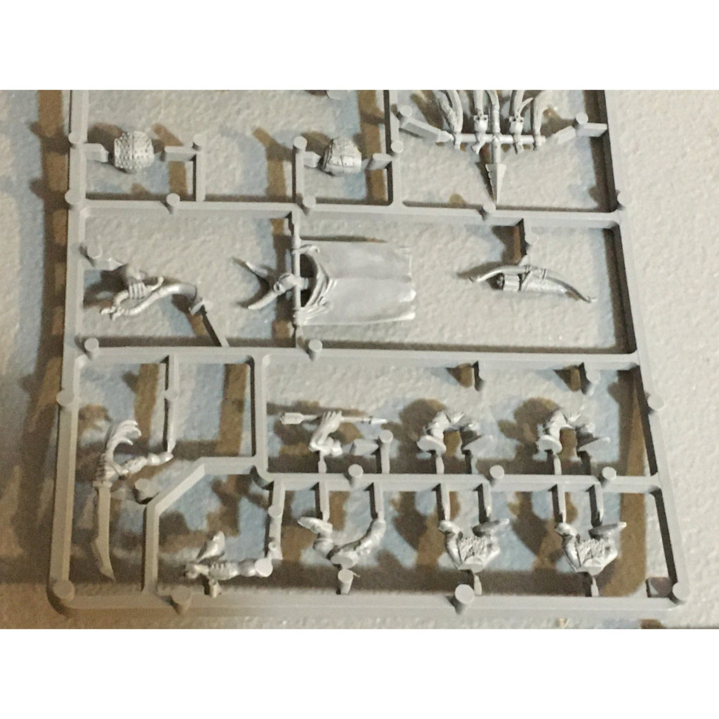 A33693 WARHAMMER FANTASY ORCS & GOBLINS BITS ON SPRUE LOT GOBLINS GW