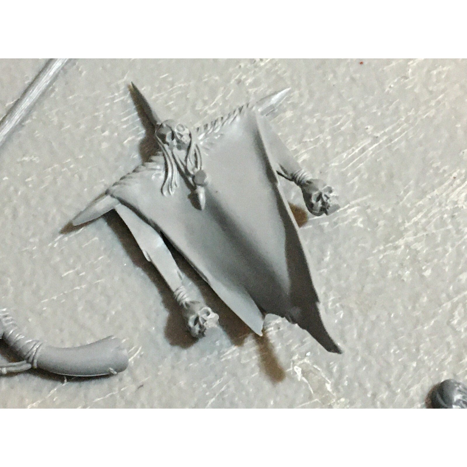 A23129 WARHAMMER FANTASY CHAOS BEASTMEN BITS LOT GORS BANNERS ARMS GW