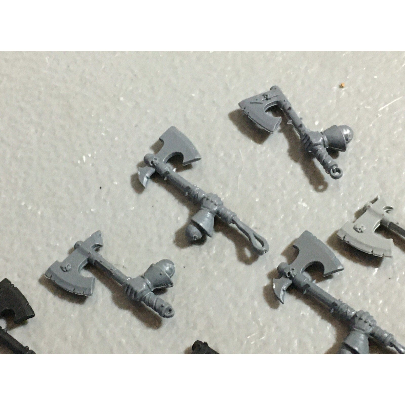A22210 WARHAMMER FANTASY CHAOS MORTALS BITS LOT AXE HANDS GAMES WORKSHOP