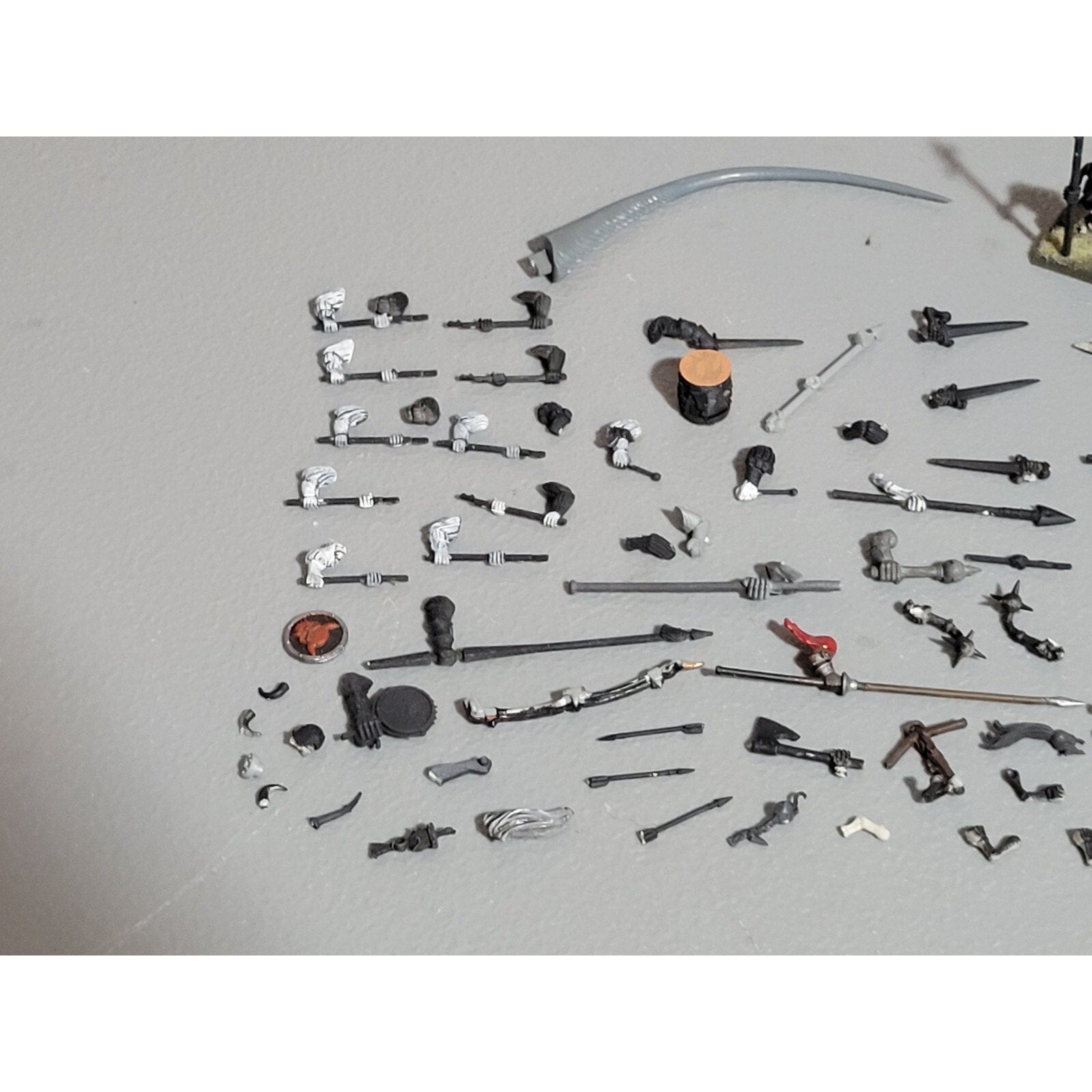 A18901 WARHAMMER FANTASY BITS LOT EMPIRE UNDEAD ARMS SPEARS SWORDS