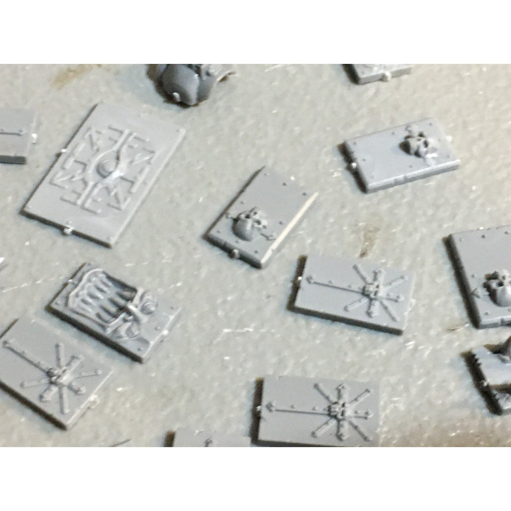 A25114 WARHAMMER 40K CHAOS SPACE MARINES BITS LOT TANK PLATE HOOK 4 BIT METAL GW