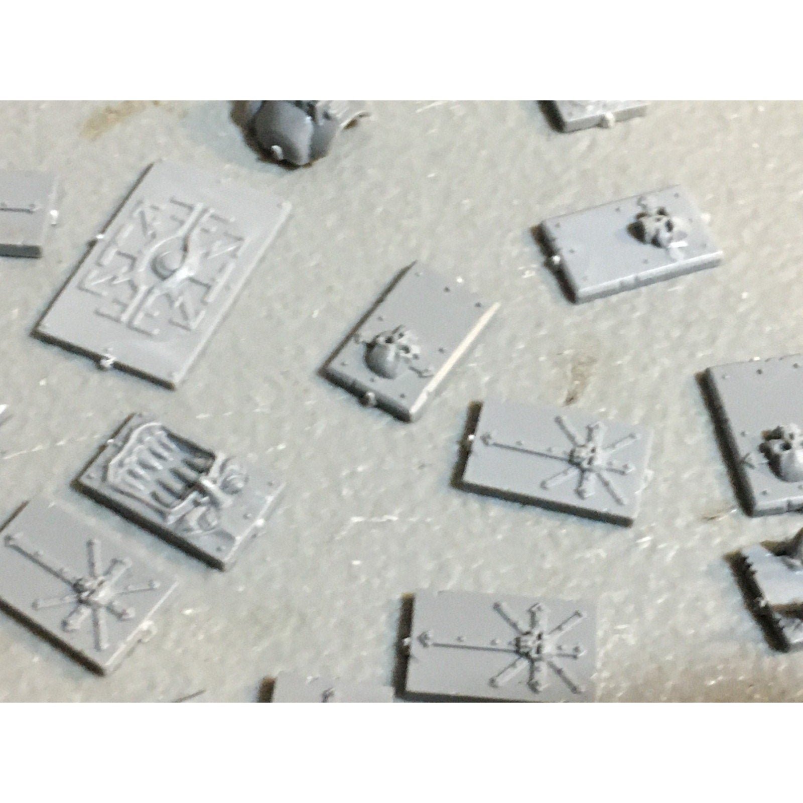 A25114 WARHAMMER 40K CHAOS SPACE MARINES BITS LOT TANK PLATE HOOK 4 BIT METAL GW