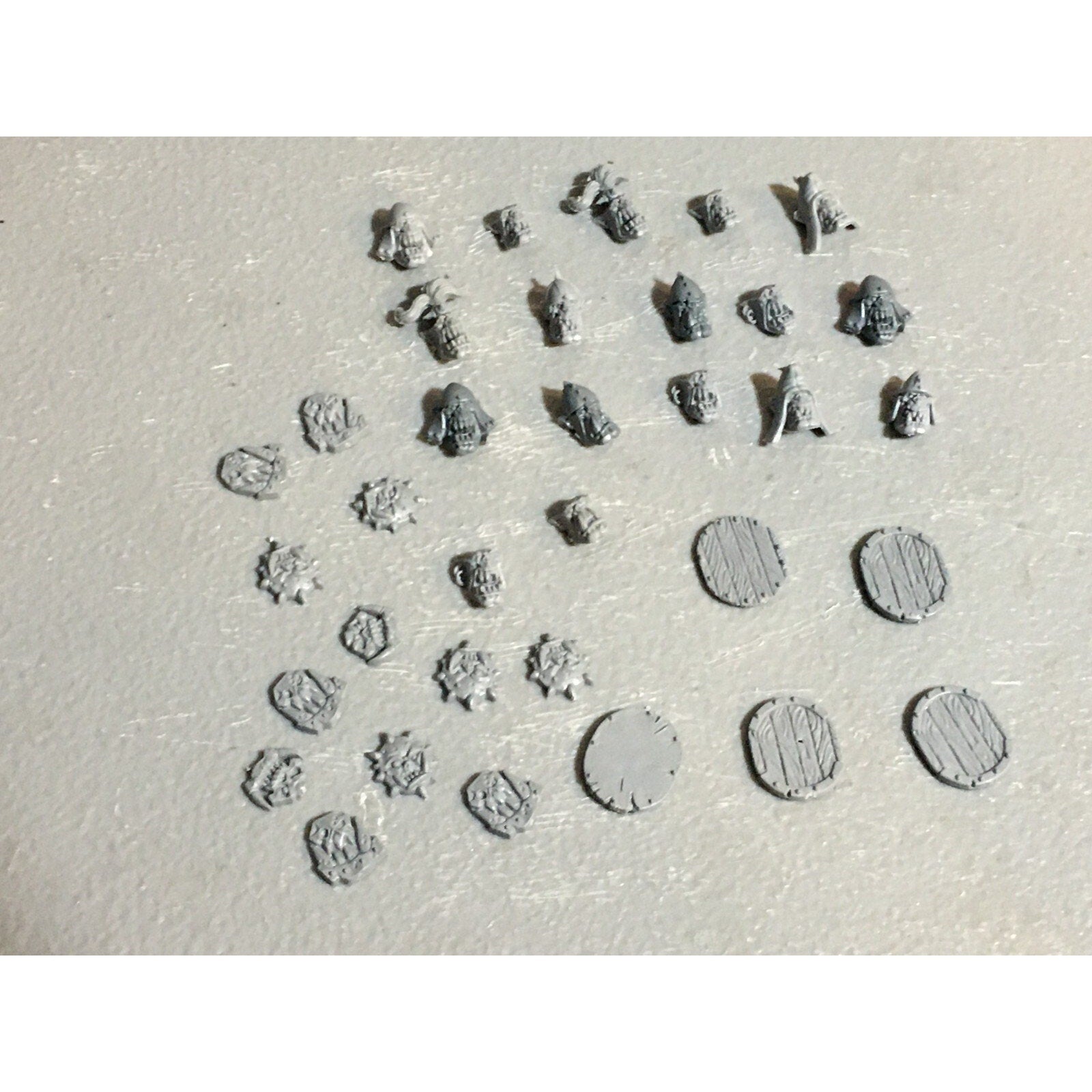 A23396 WARHAMMER FANTASY ORCS & GOBLINS BITS LOT ORC SHIELDS HEADS ICONS GW