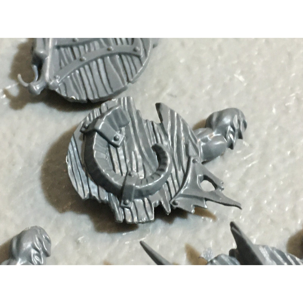 A23096 WARHAMMER FANTASY CHAOS BEASTMEN BITS LOT GOR SHIELDS GAMES WORKSHOP