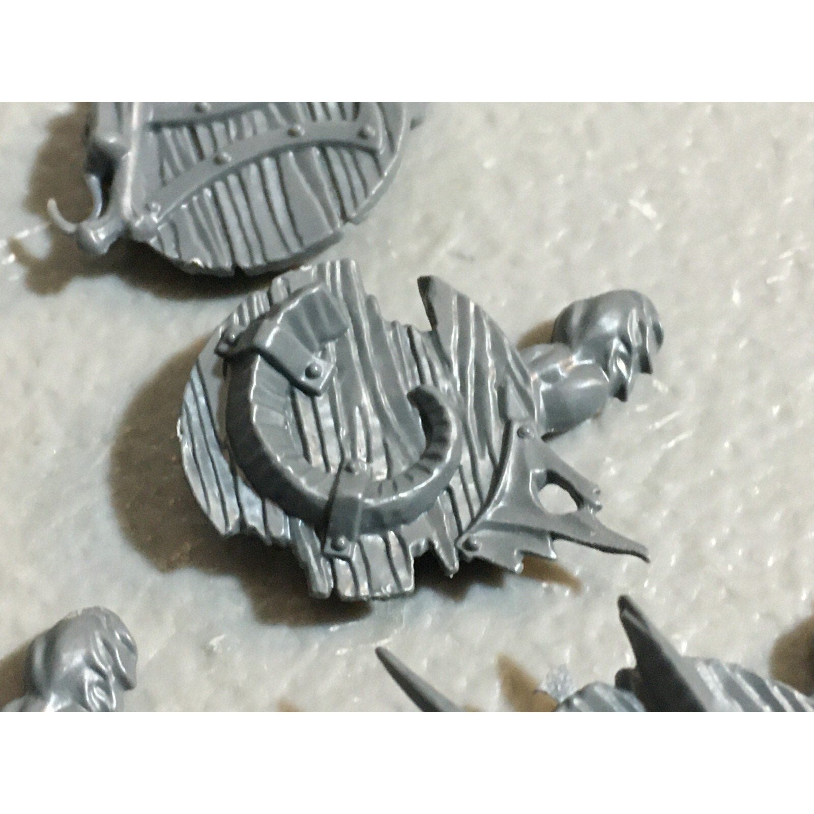 A23096 WARHAMMER FANTASY CHAOS BEASTMEN BITS LOT GOR SHIELDS GAMES WORKSHOP