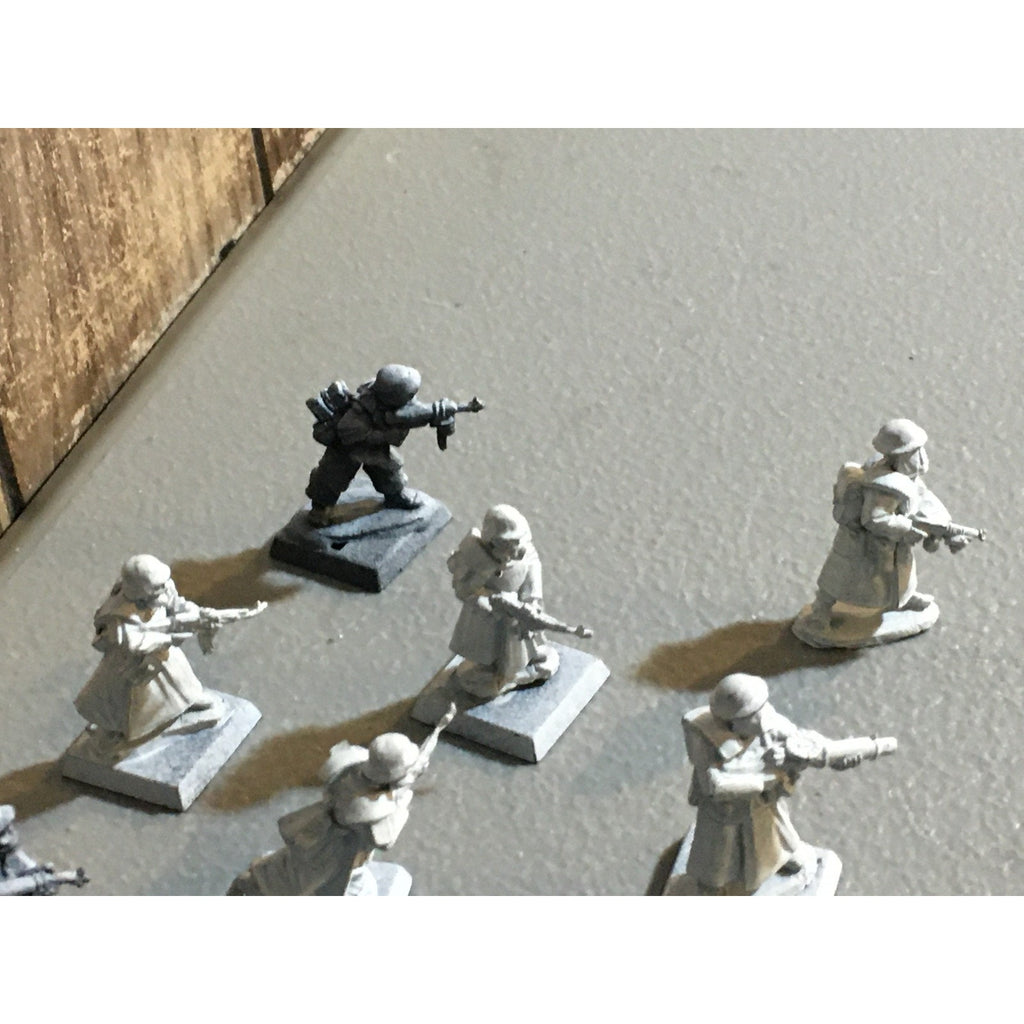 A30868 UNKNOWN METAL MINIATURES SOLDIERS INFANTRY WWII? WWI? TABLE TOP WAR GAMES