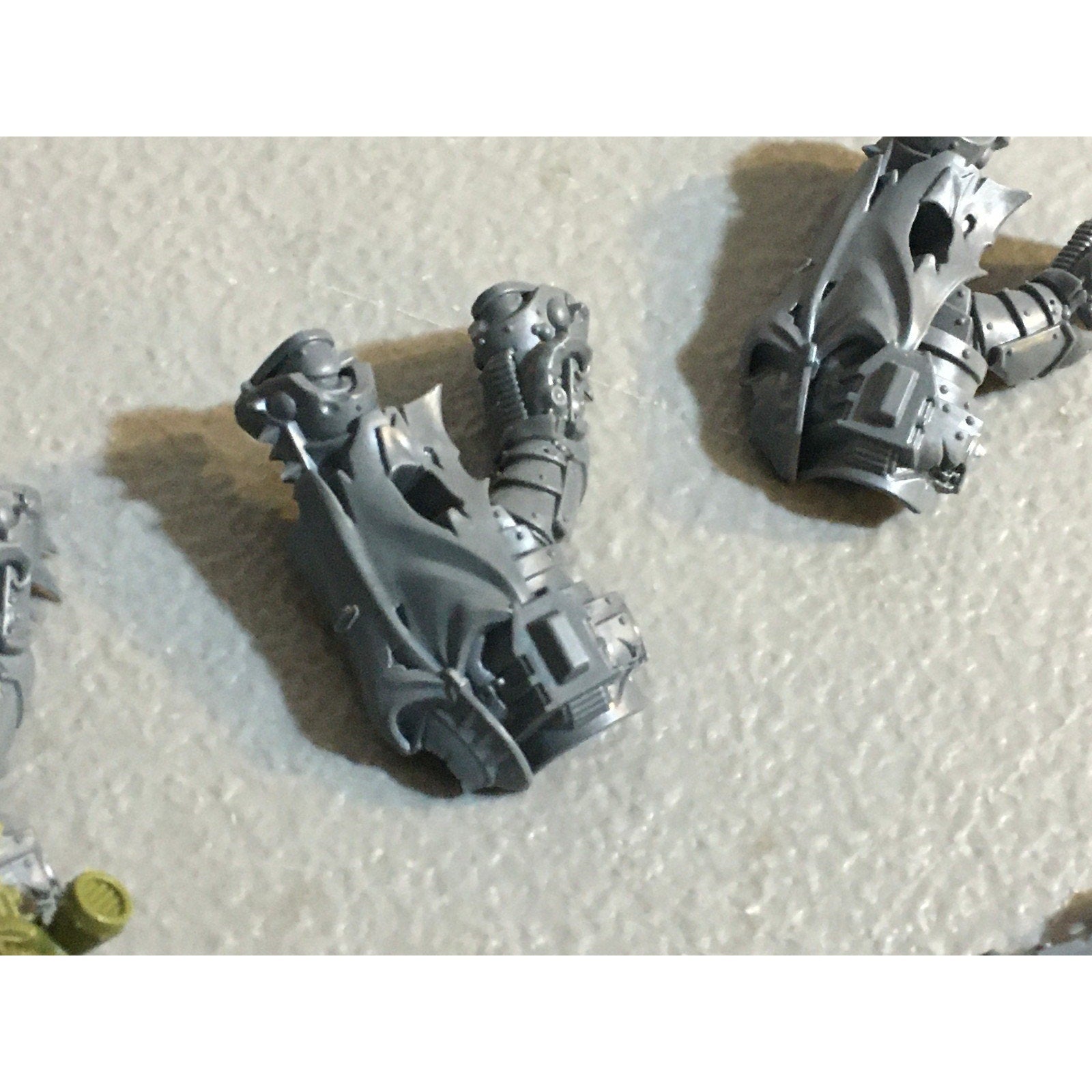 A31461 WARHAMMER 40K CHAOS DEATH GUARD BITS LOT BOLTER LEGS PLAGUE KNIFE GW