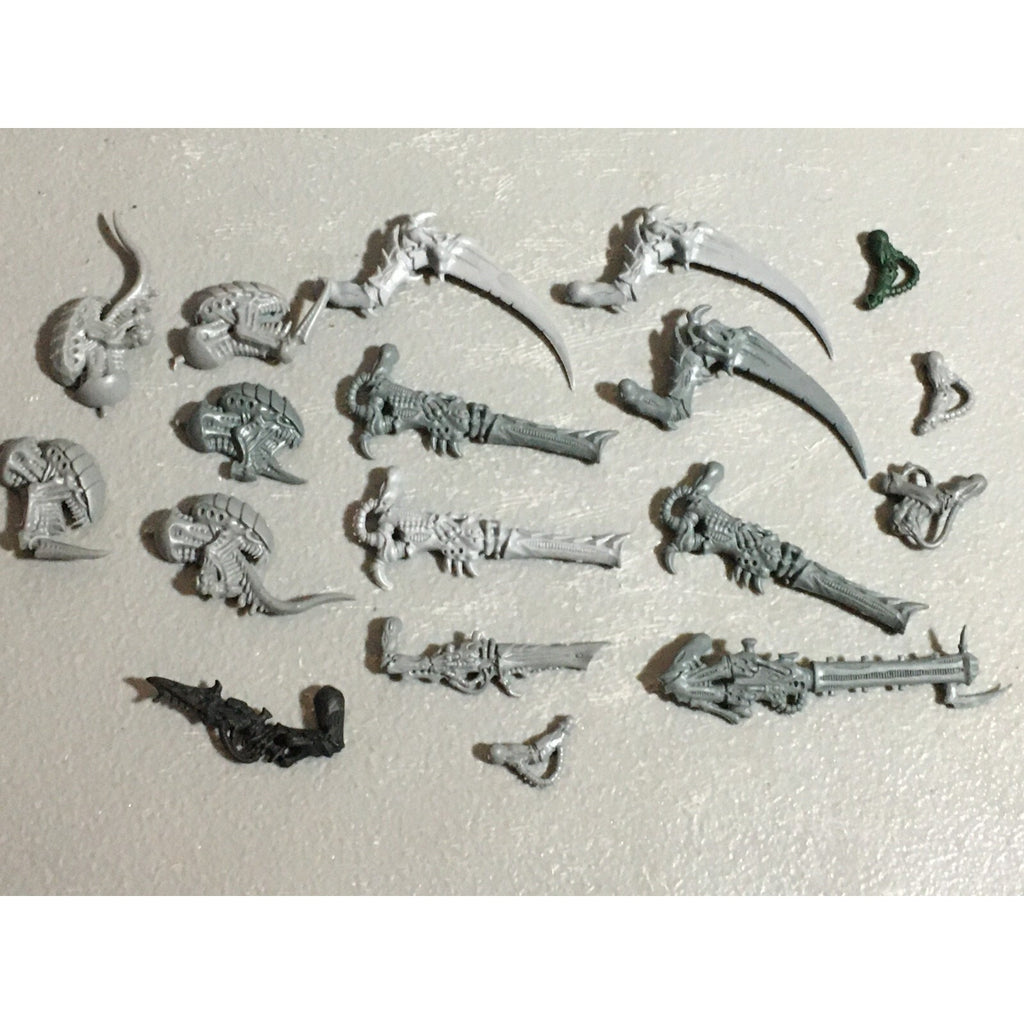 A22315 WARHAMMER 40K TYRANIDS BITS LOT MIXED GAMES WORKSHOP GW