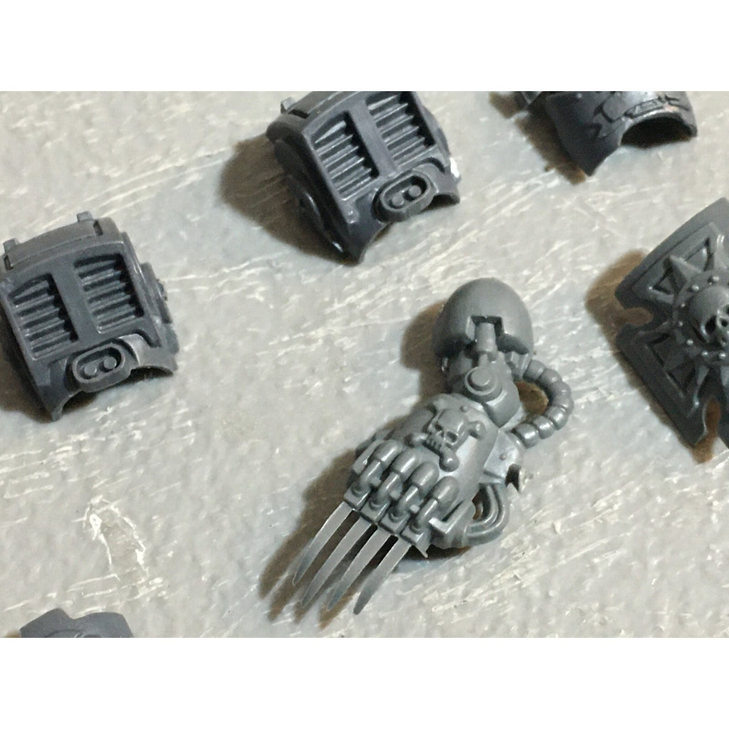 A23021 WARHAMMER 40K SPACE MARINES BITS LOT LIGHTNING CLAWS TERMINATORS GW