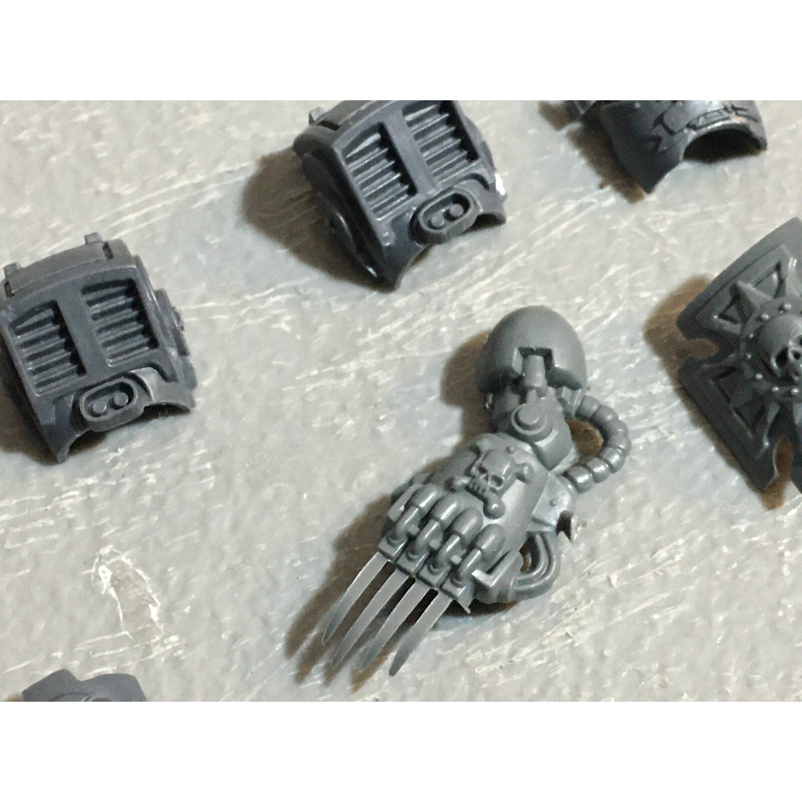 A23021 WARHAMMER 40K SPACE MARINES BITS LOT LIGHTNING CLAWS TERMINATORS GW