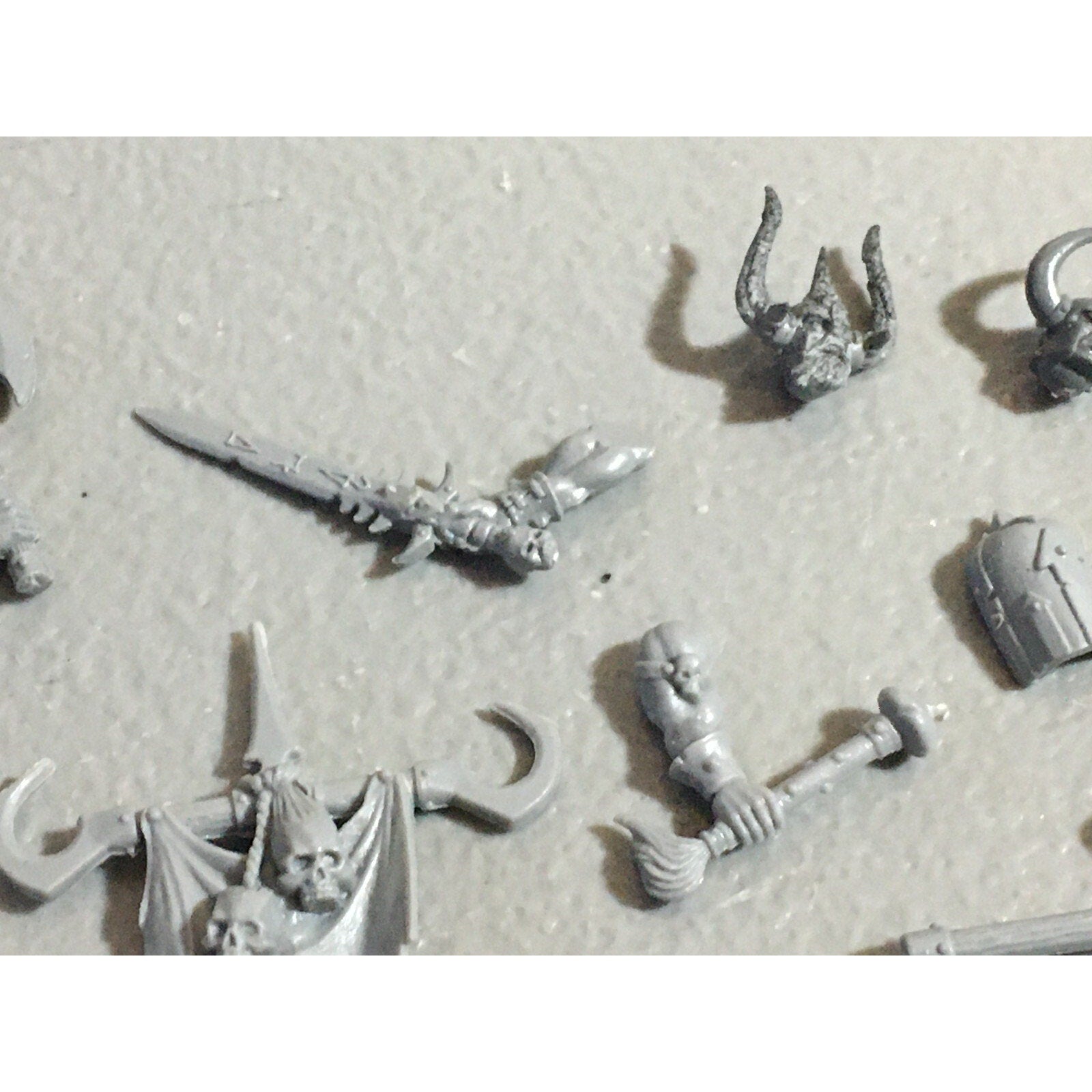A22184 WARHAMMER FANTASY CHAOS MORTALS BITS LOT MIXED MARAUDER COMMAND & ARMS GW