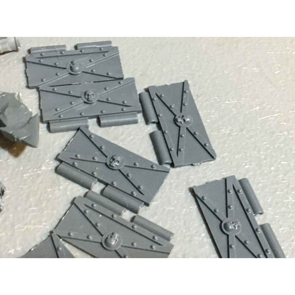 A24532 WARHAMMER 40K MIXED BITS LOT PLATES CHAOS IMPERIAL GW