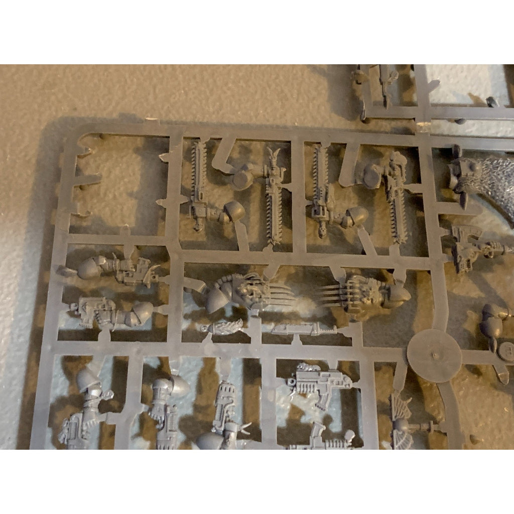 A28640 WARHAMMER 40K MARINES SPACE WOLVES FIRSTBORN HEADS ARMS BITS LO ...