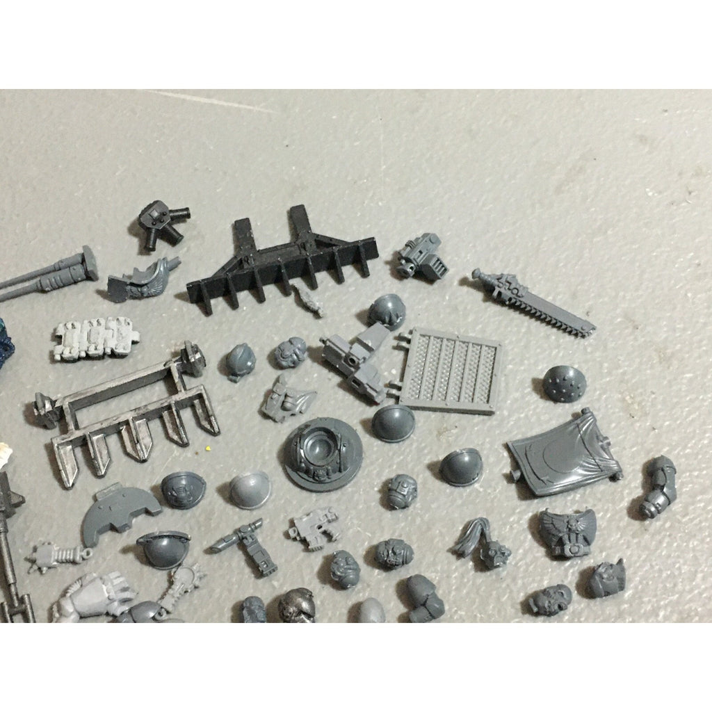 A19802 WARHAMMER 40K SPACE MARINES BITS LOT ARMS VEHICLE