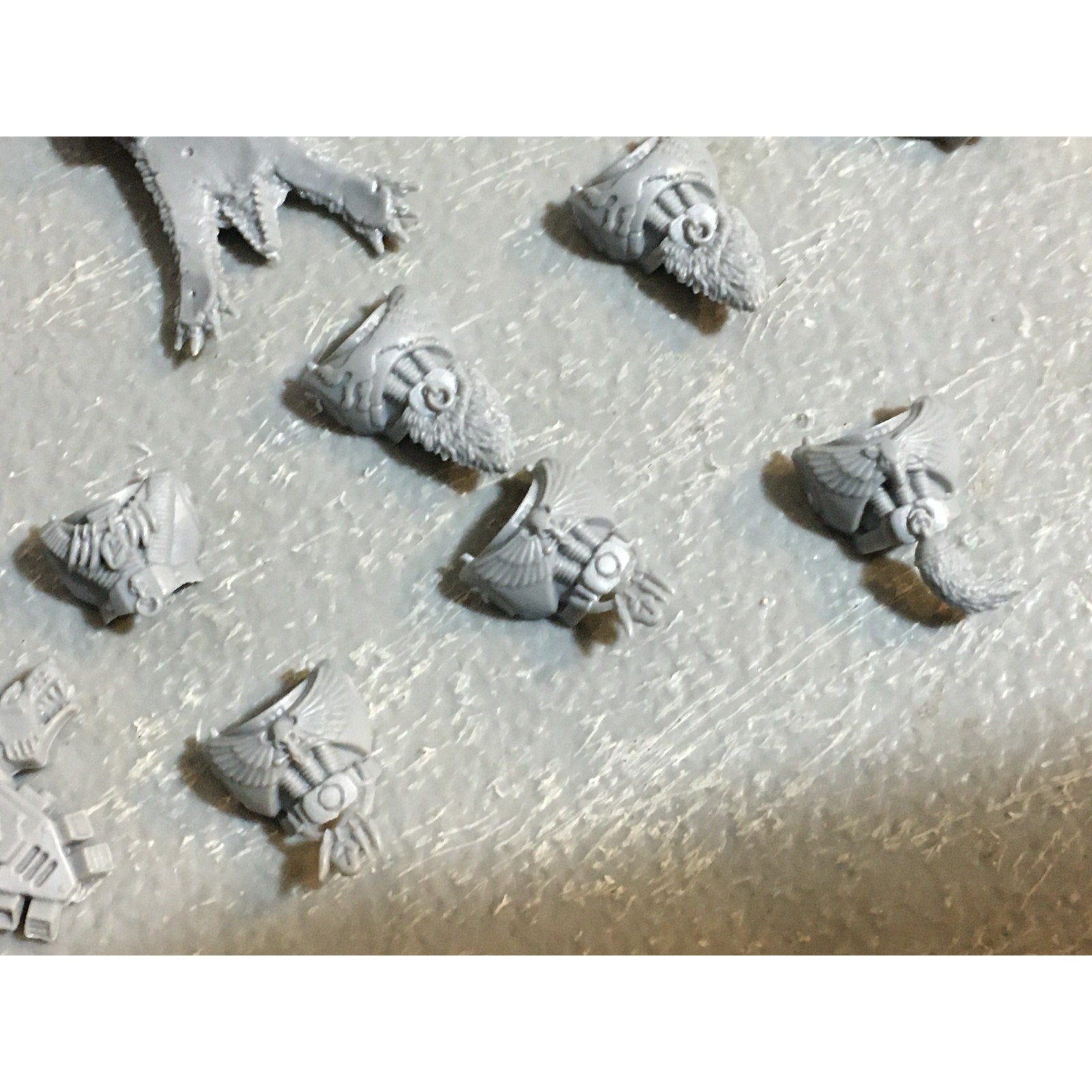 A27780 WARHAMMER 40K SPACE MARINES WOLVES BITS LOT TORSOS THUNDERWOLF GW