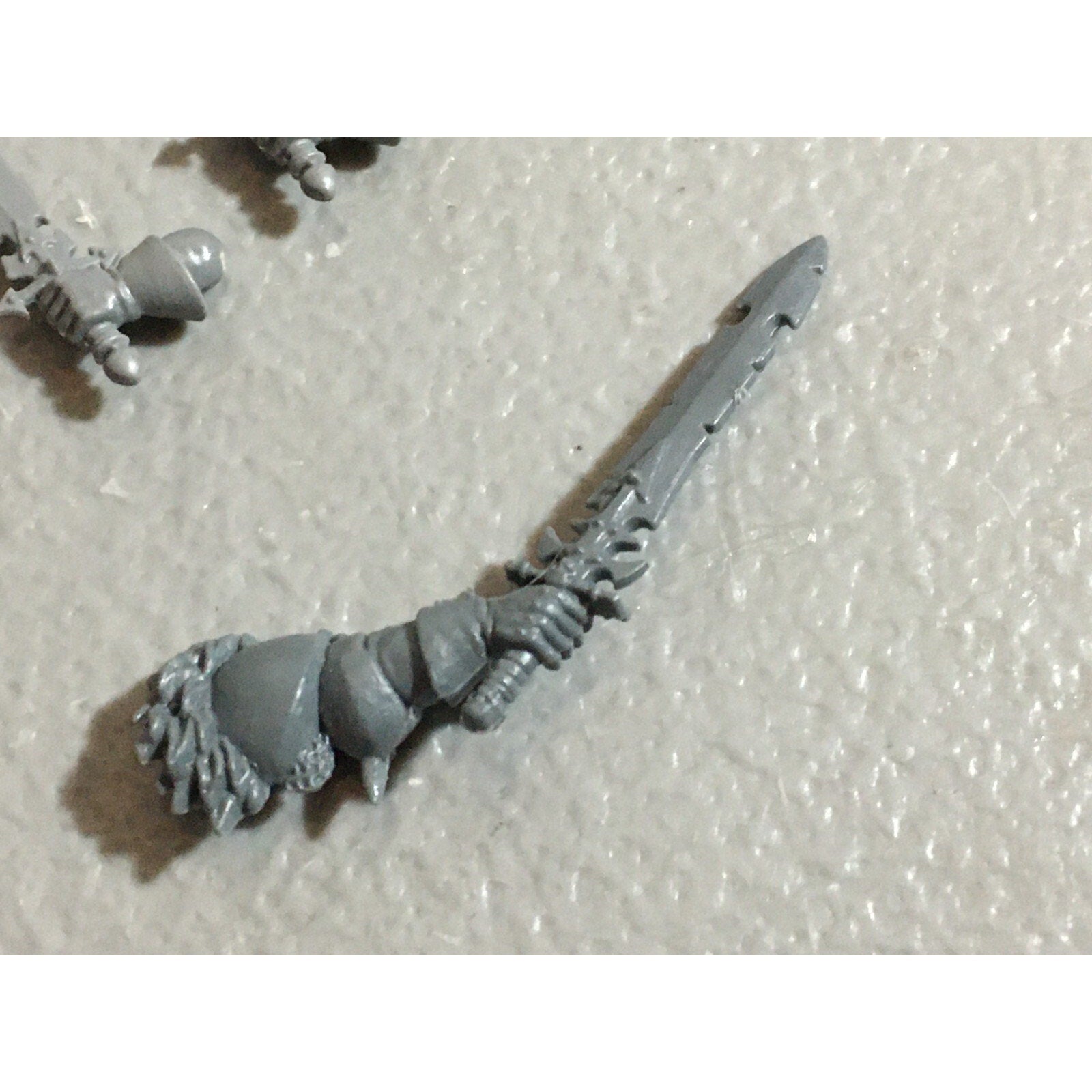 A22218 WARHAMMER FANTASY CHAOS MORTALS BITS LOT SWORD HANDS GAMES WORKSHOP