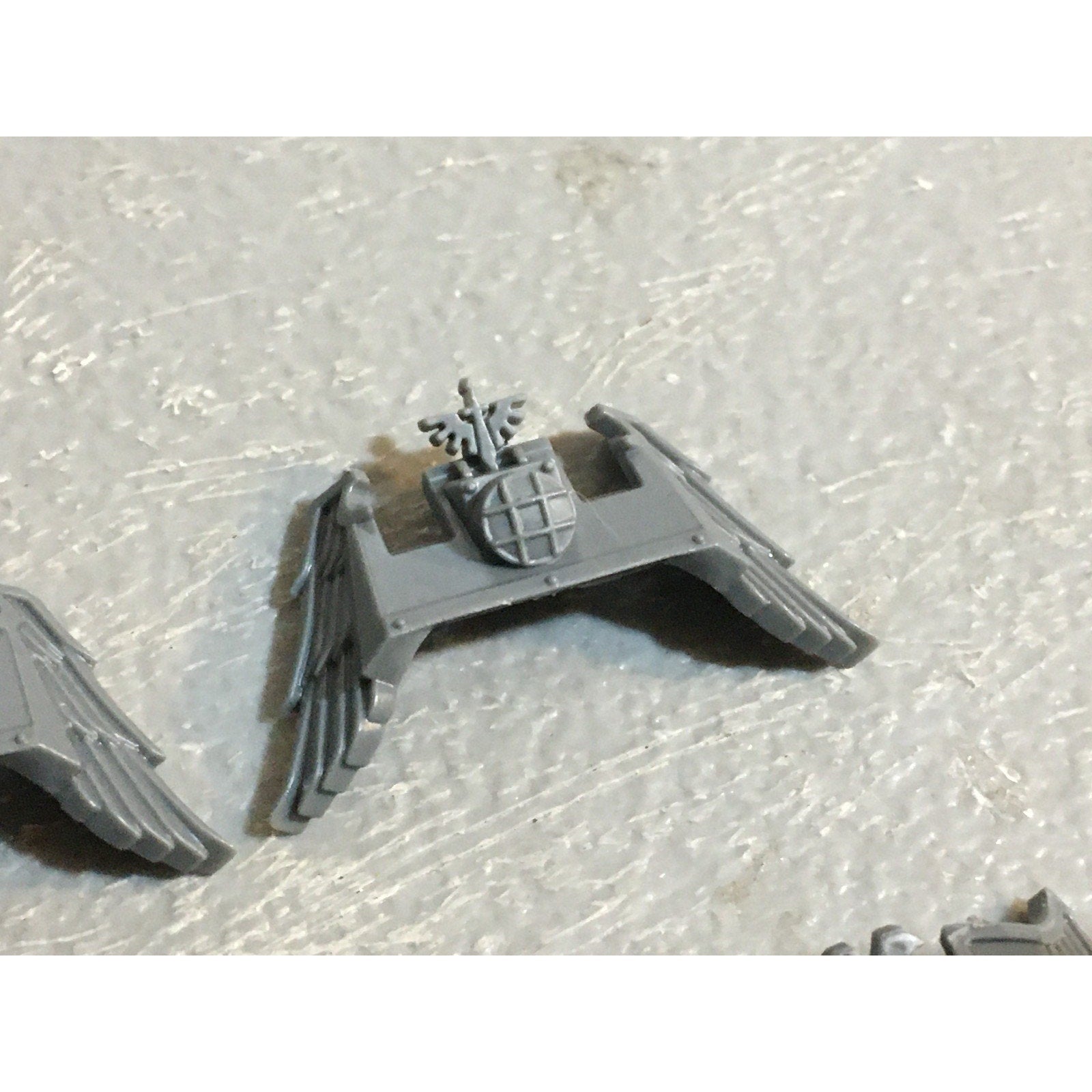 A29407 WARHAMMER 40K SPACE MARINES DARK ANGELS BITS LOT BIKE FRONT PLATES + LEGS