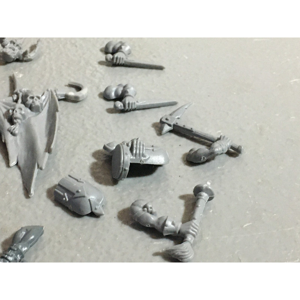 A22190 WARHAMMER FANTASY CHAOS MORTALS BITS LOT MIXED MARAUDER COMMAND & ARMS GW