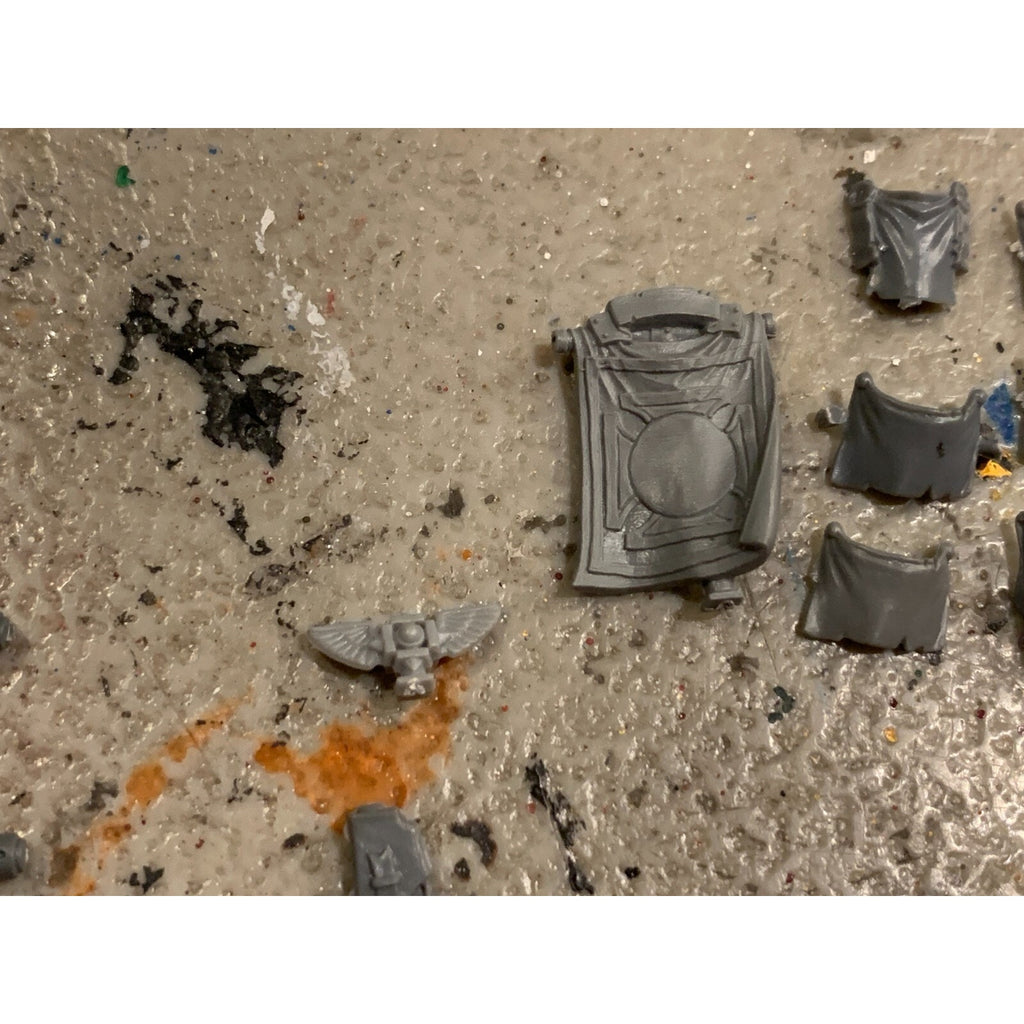 A23192 WARHAMMER 40K SPACE MARINES BITS LOT BLACK TEMPLARS OATHS SHIELD SWORD