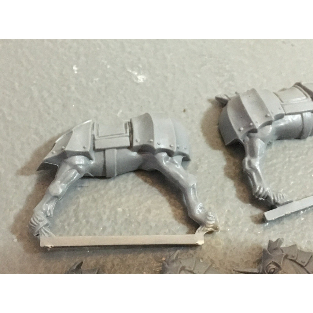 A20091 WARHAMMER FANTASY THE EMPIRE HORSE BITS LOT HEADS BODY GAMES WORKSHOP