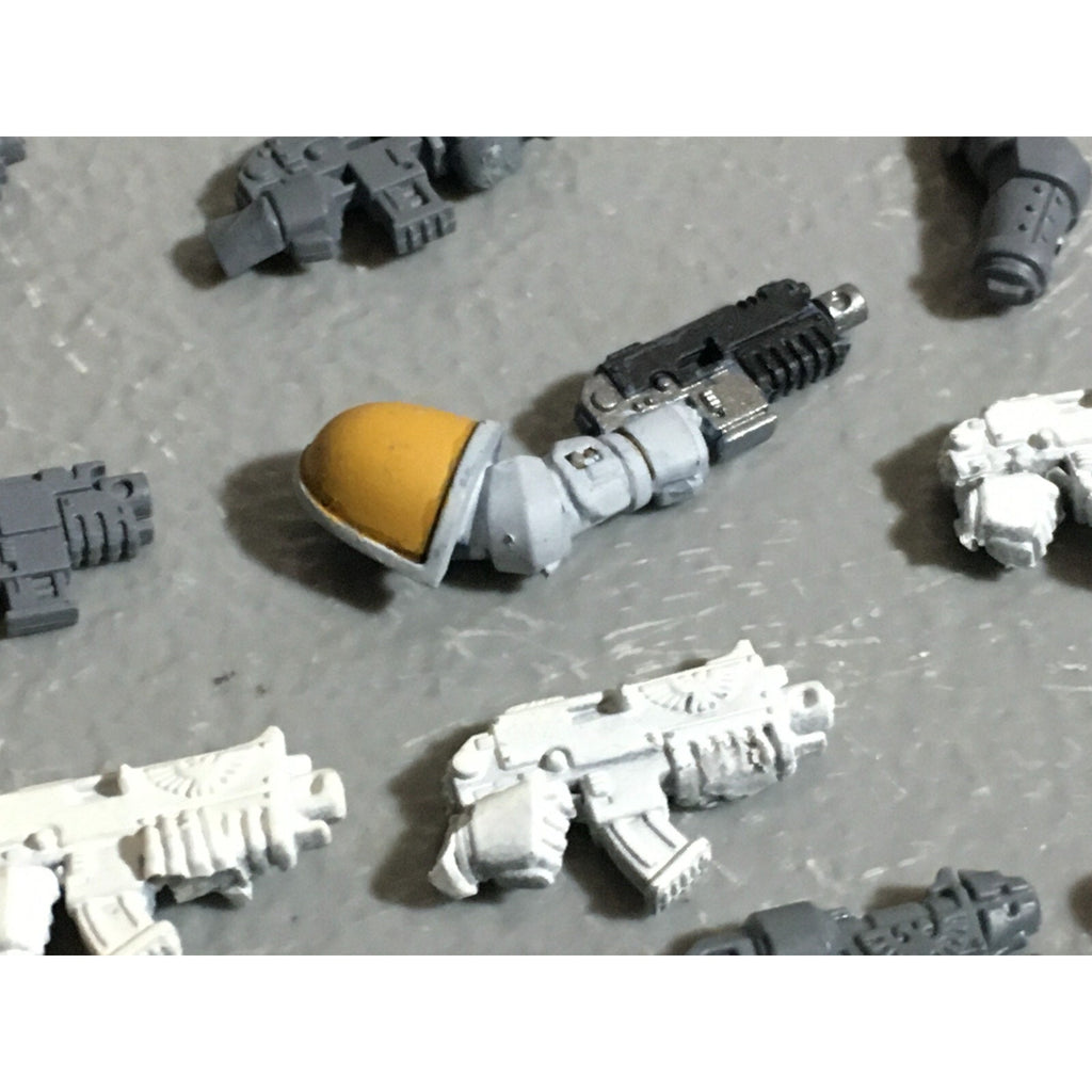 A22267 WARHAMMER 40K SPACE MARINES BITS LOT BOLTERS ARMS GAMES WORKSHOP GW